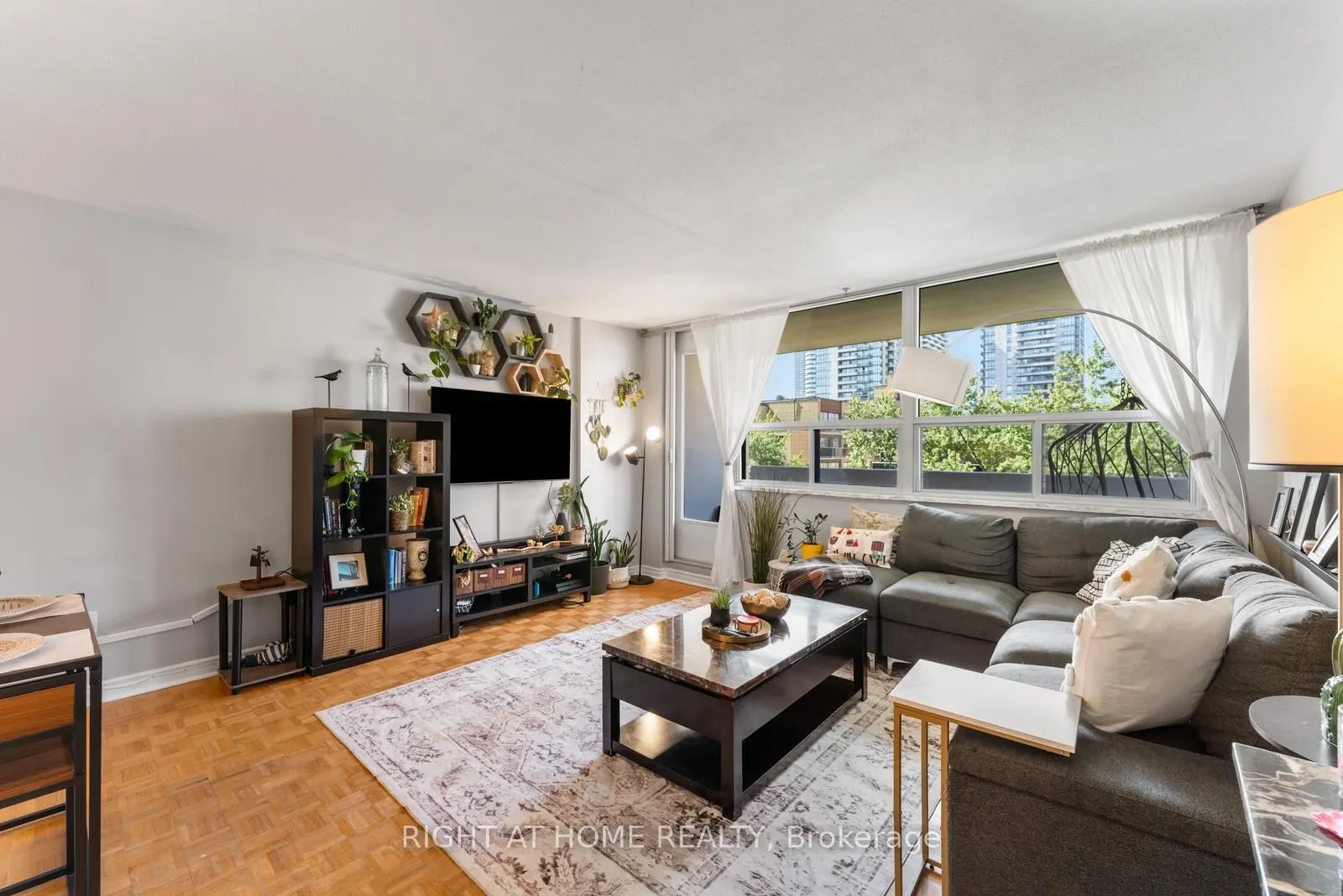 40 Homewood Avenue, #817