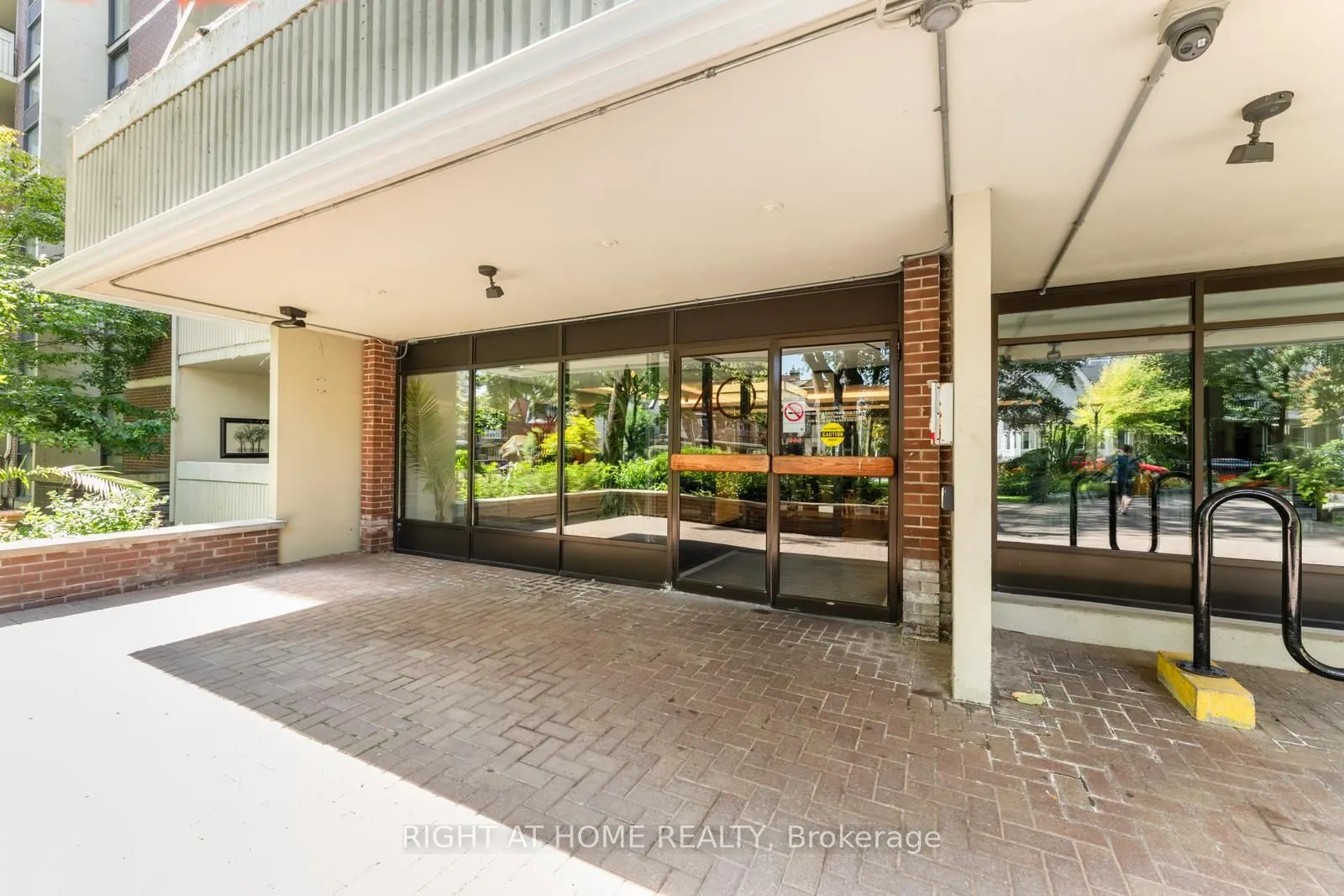 40 Homewood Avenue, #817