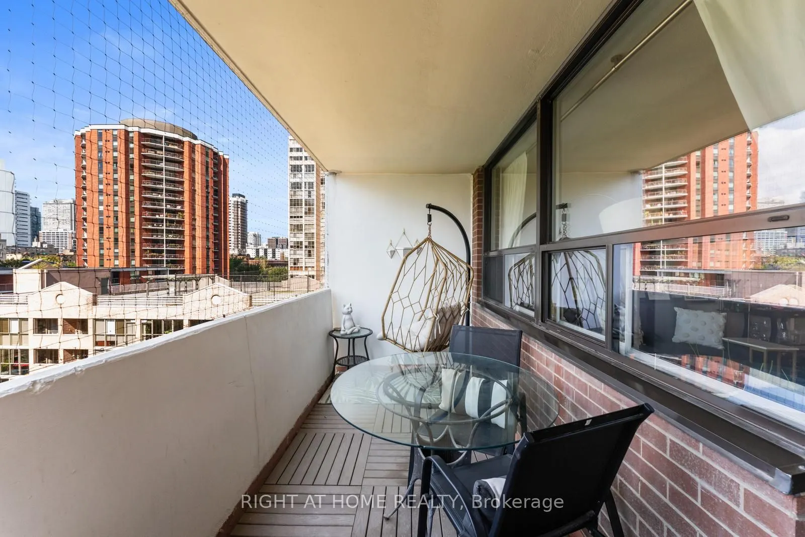 40 Homewood Avenue, #817