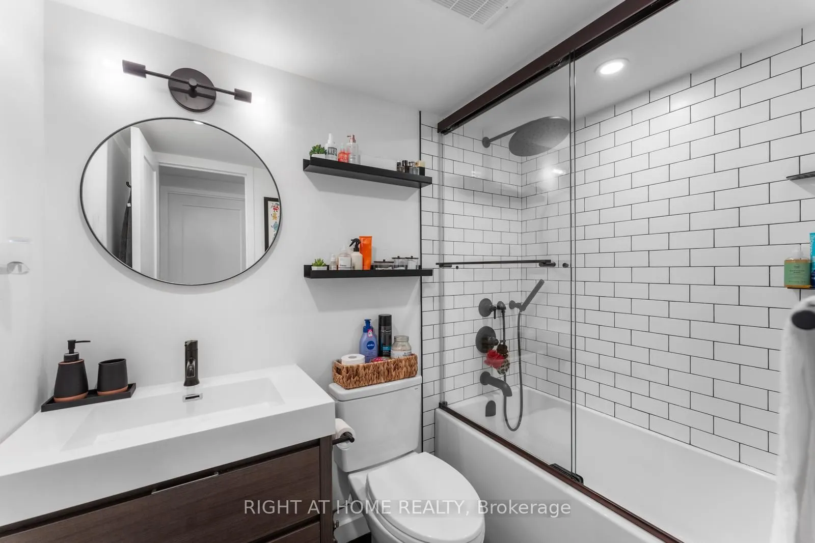 40 Homewood Avenue, #817