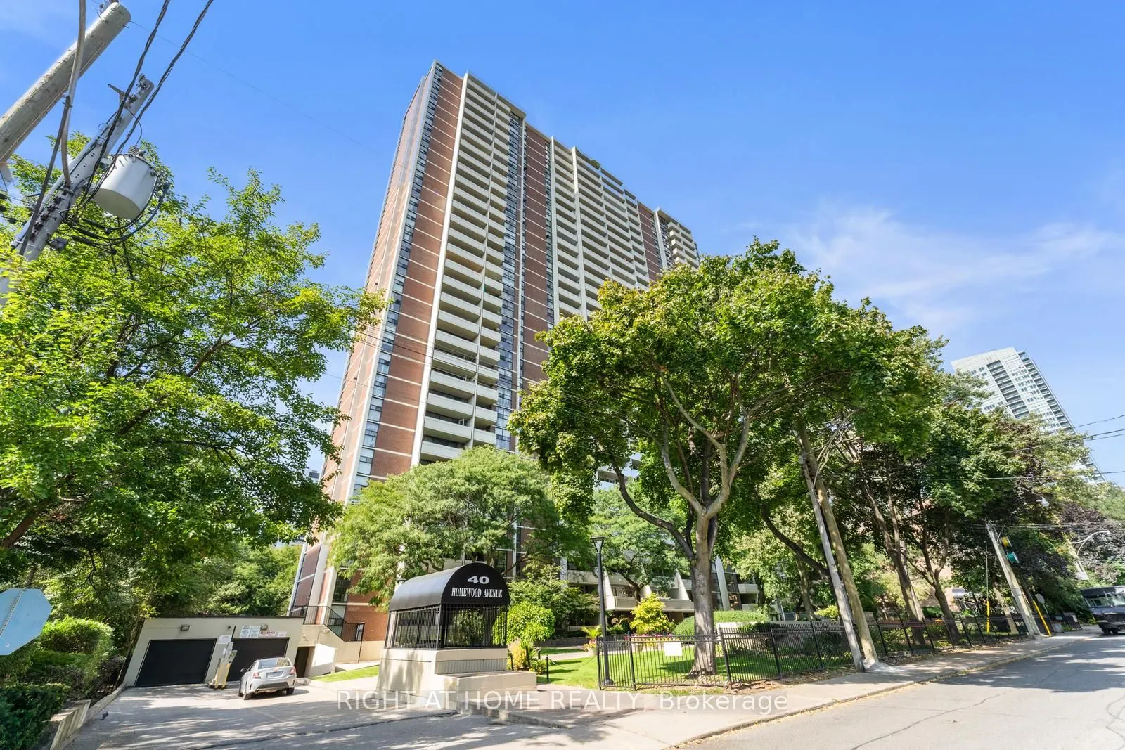 40 Homewood Avenue, #817