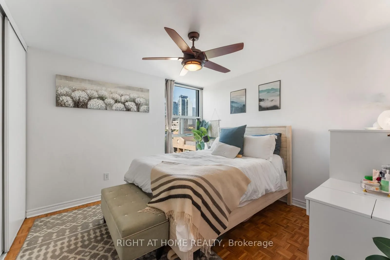 40 Homewood Avenue, #817
