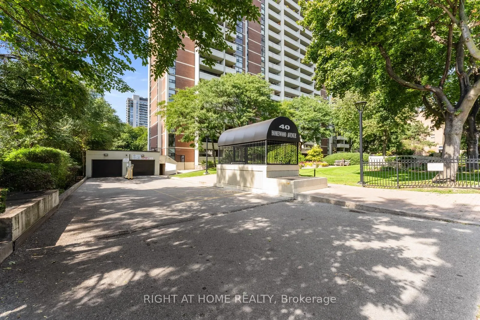 40 Homewood Avenue, #817