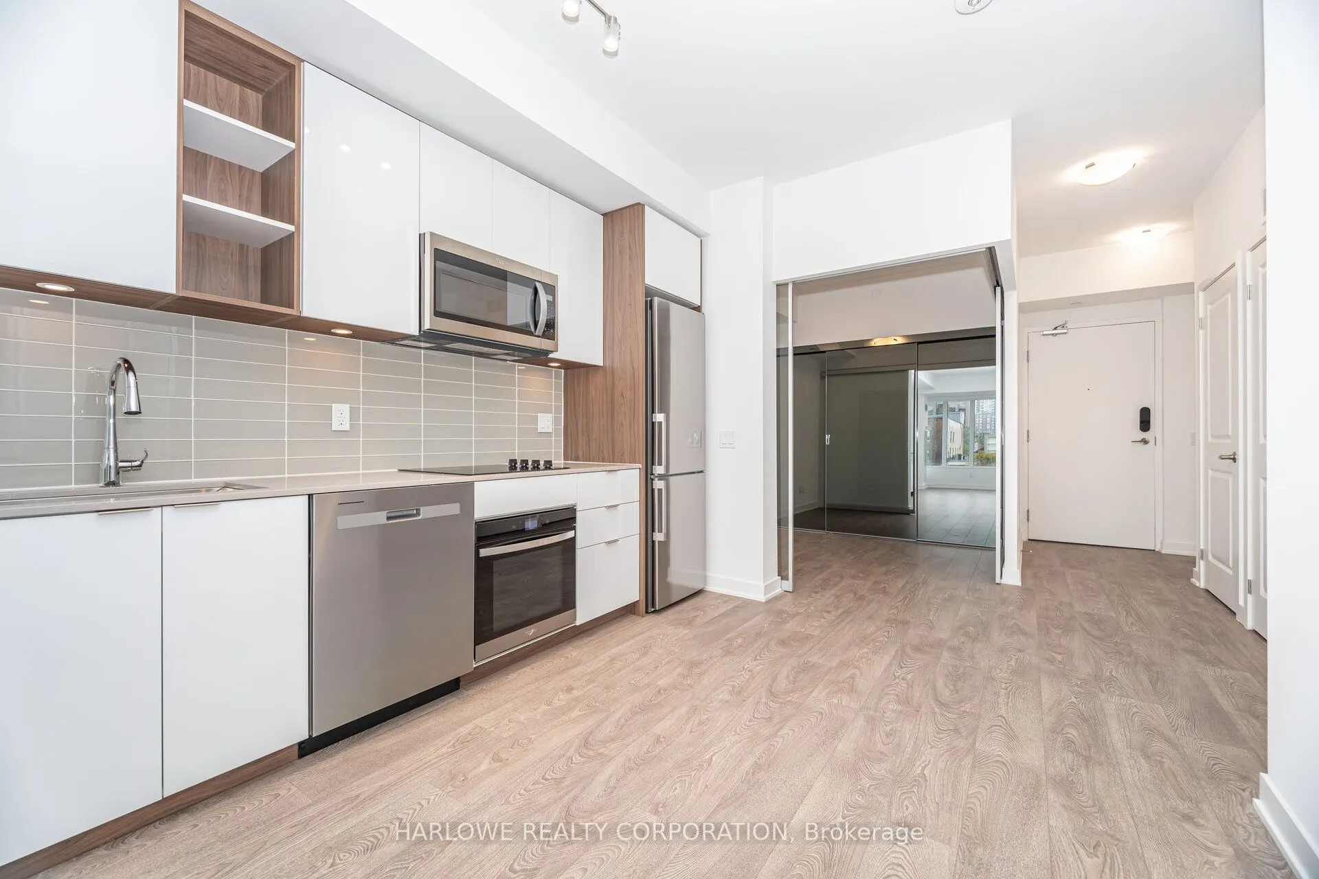 543 Richmond Street W, #419