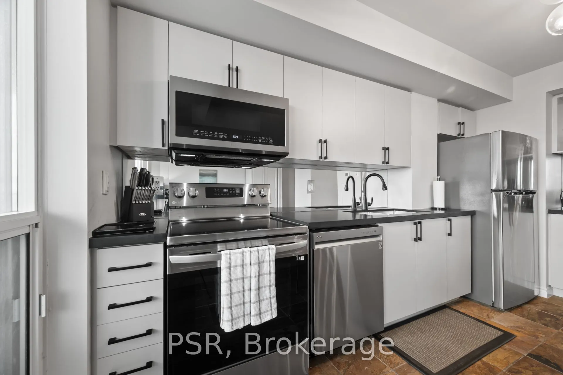 410 Queens Quay W, #511