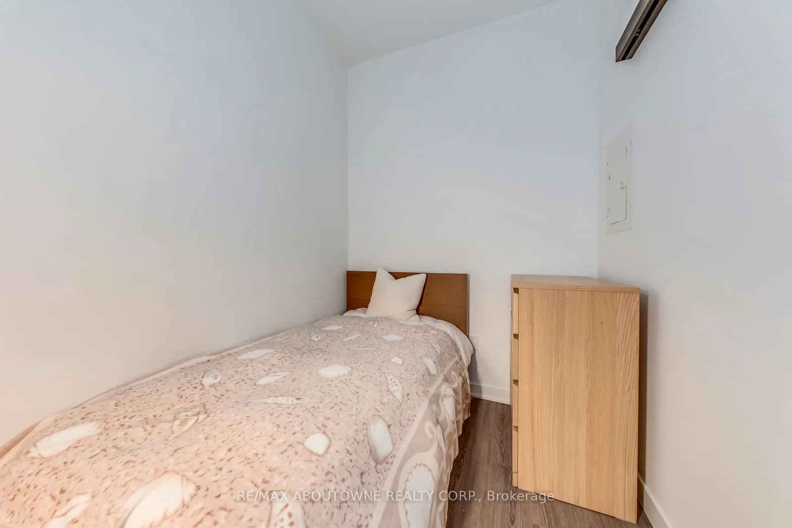 55 Charles Street E, #1807