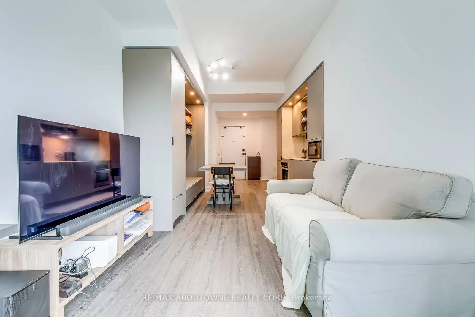 55 Charles Street E, #1807