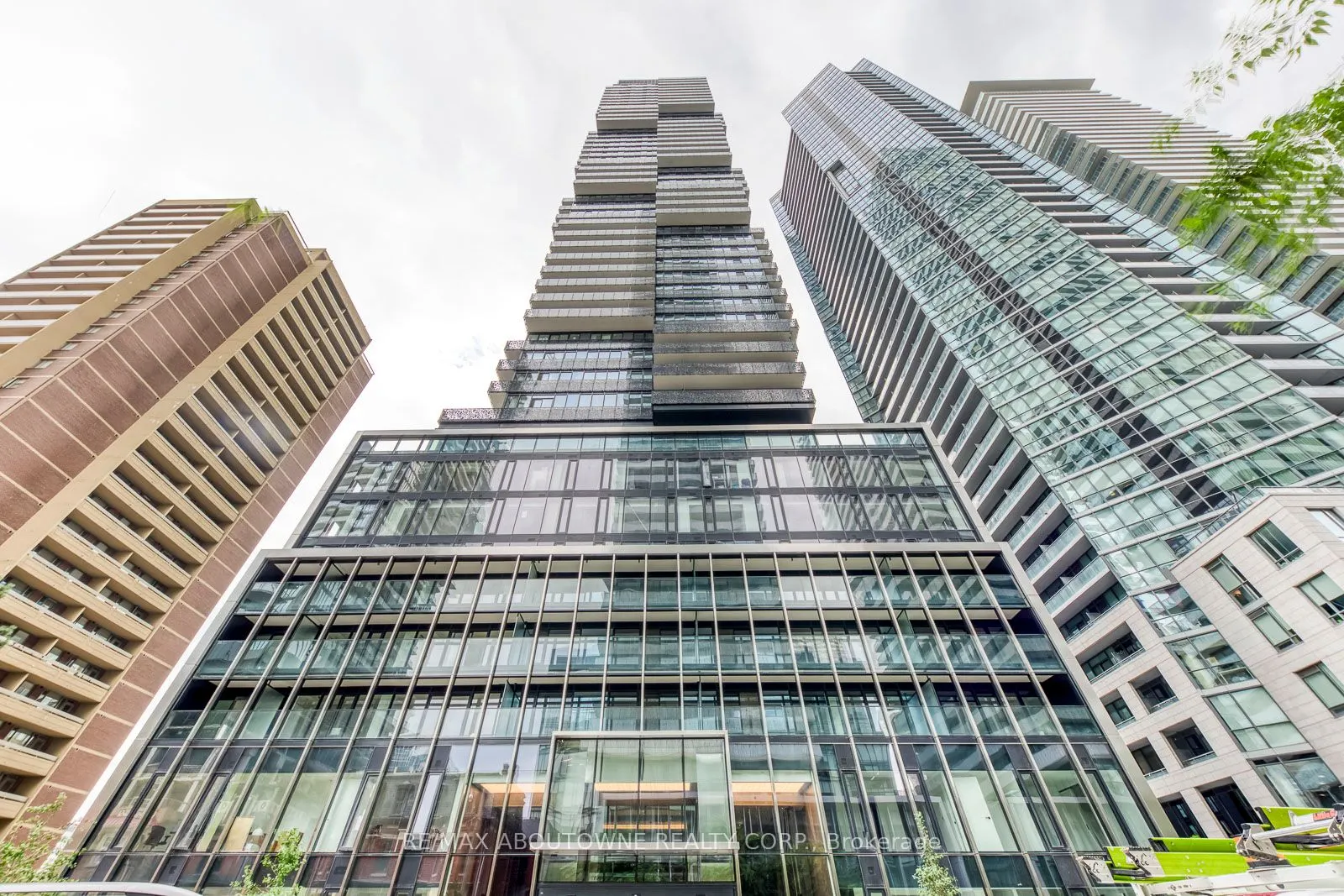 55 Charles Street E, #1807