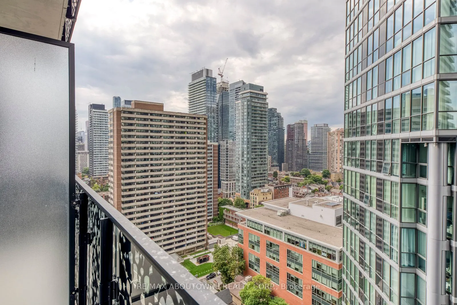 55 Charles Street E, #1807