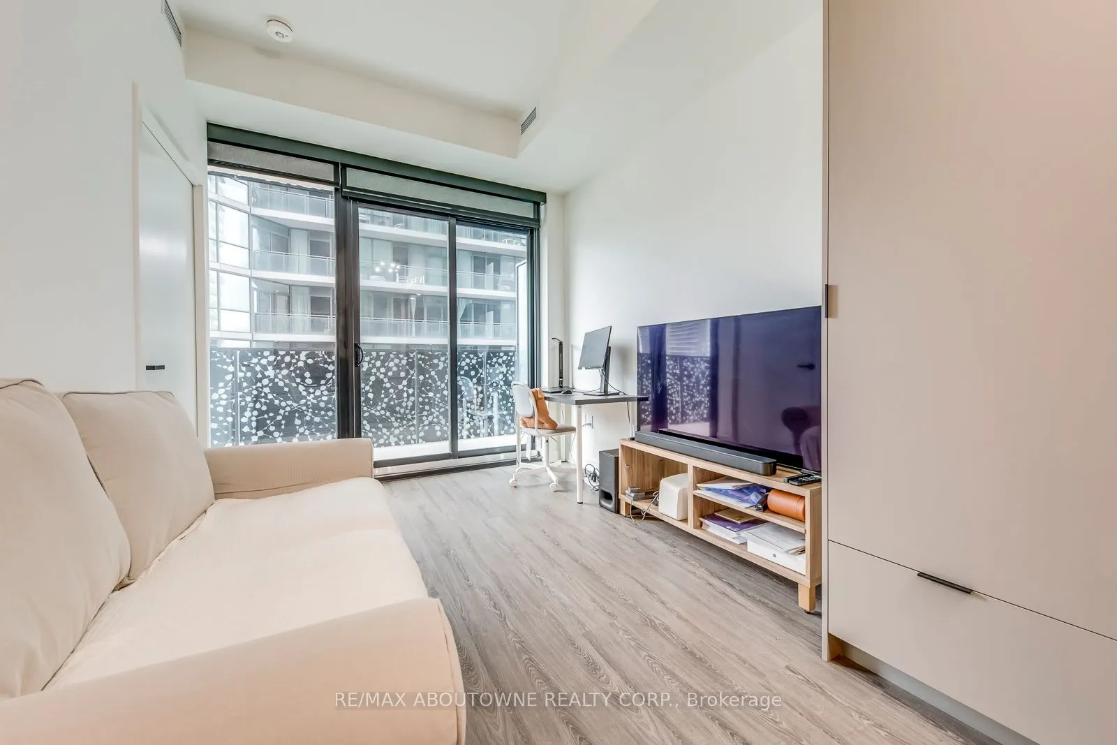 55 Charles Street E, #1807
