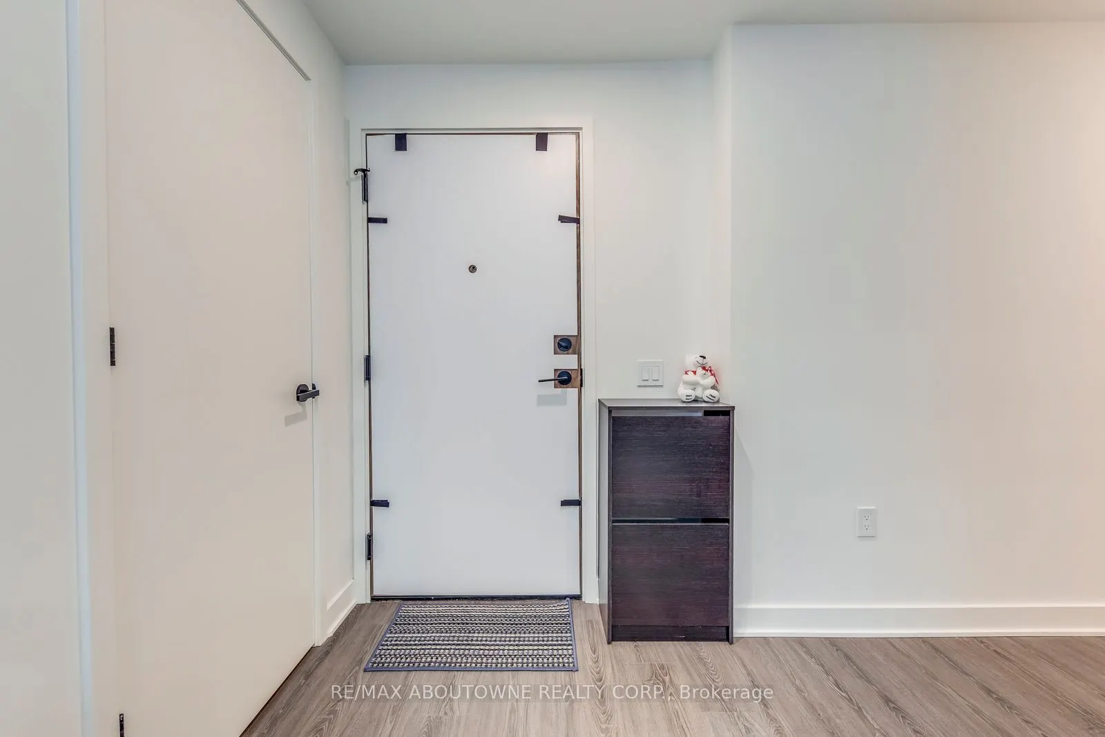 55 Charles Street E, #1807