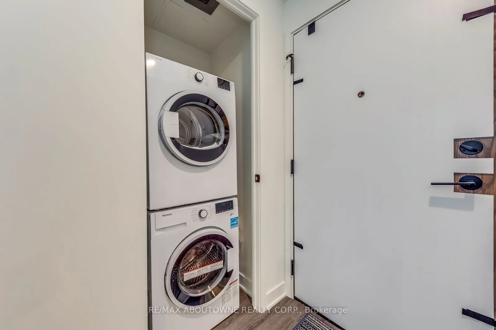 55 Charles Street E, #1807