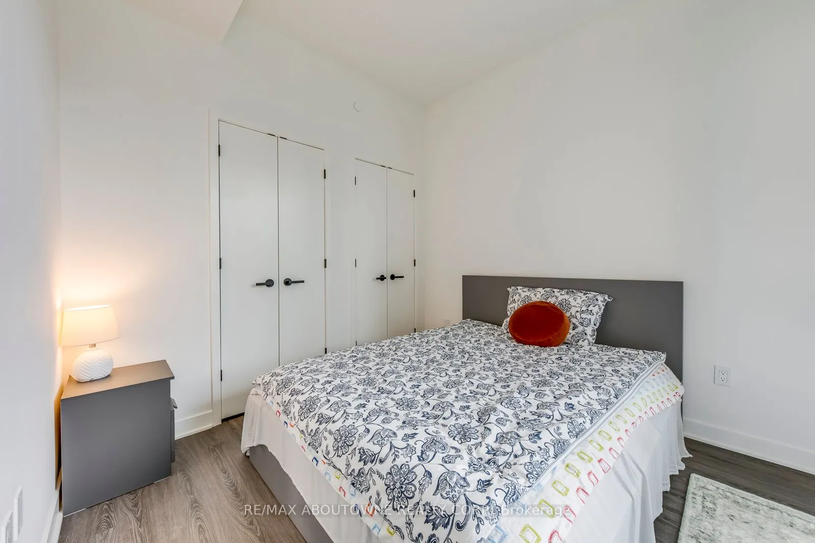 55 Charles Street E, #1807