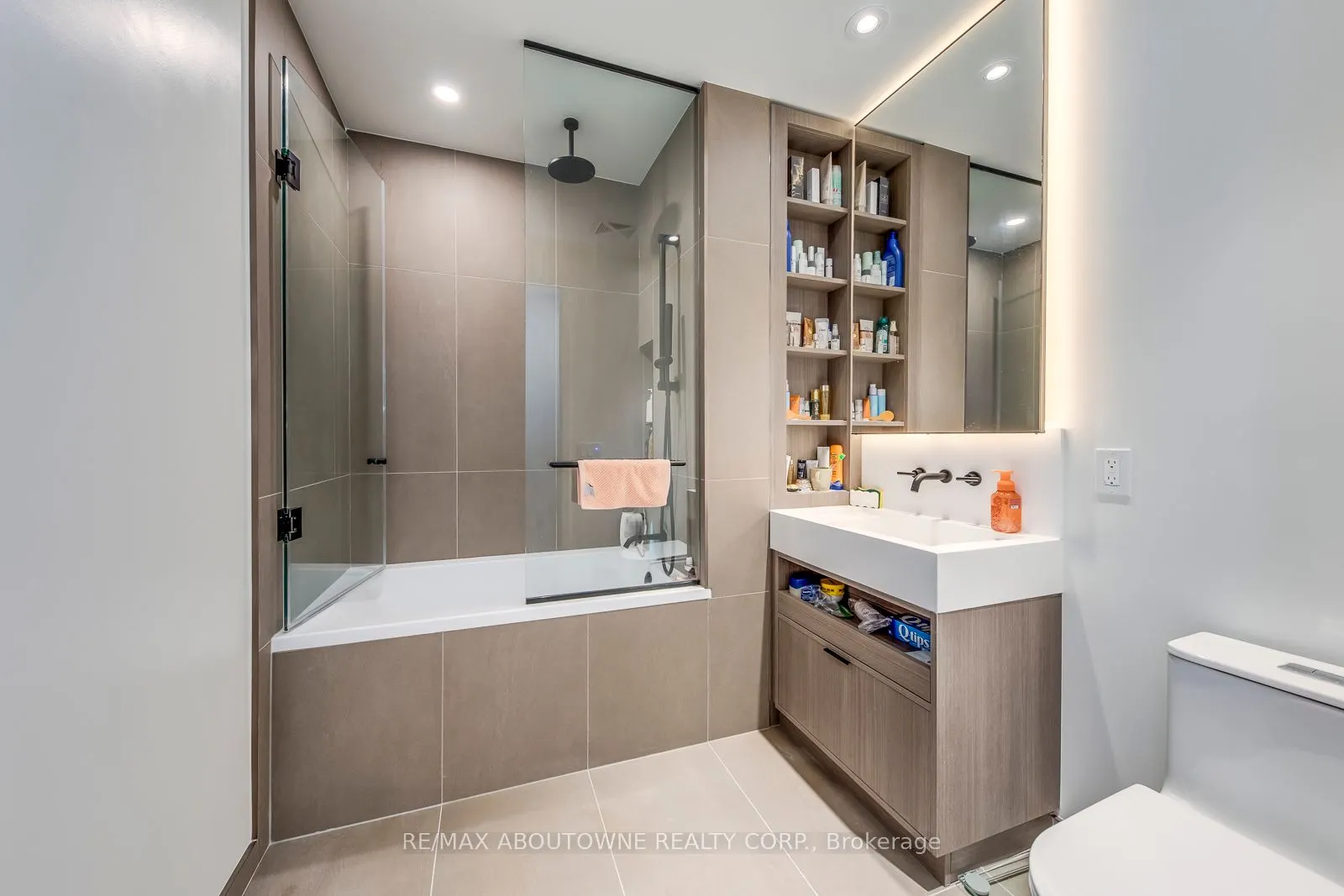 55 Charles Street E, #1807