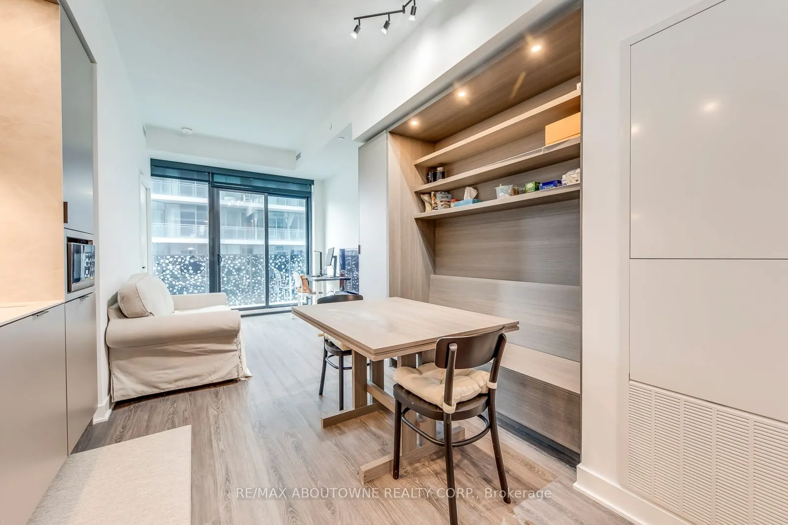 55 Charles Street E, #1807