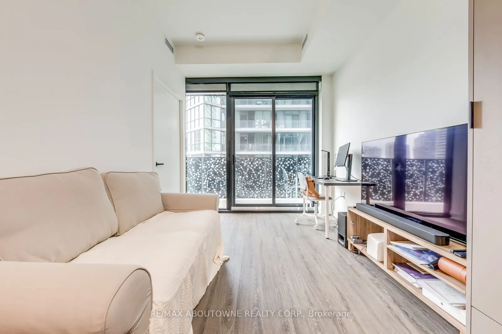 55 Charles Street E, #1807