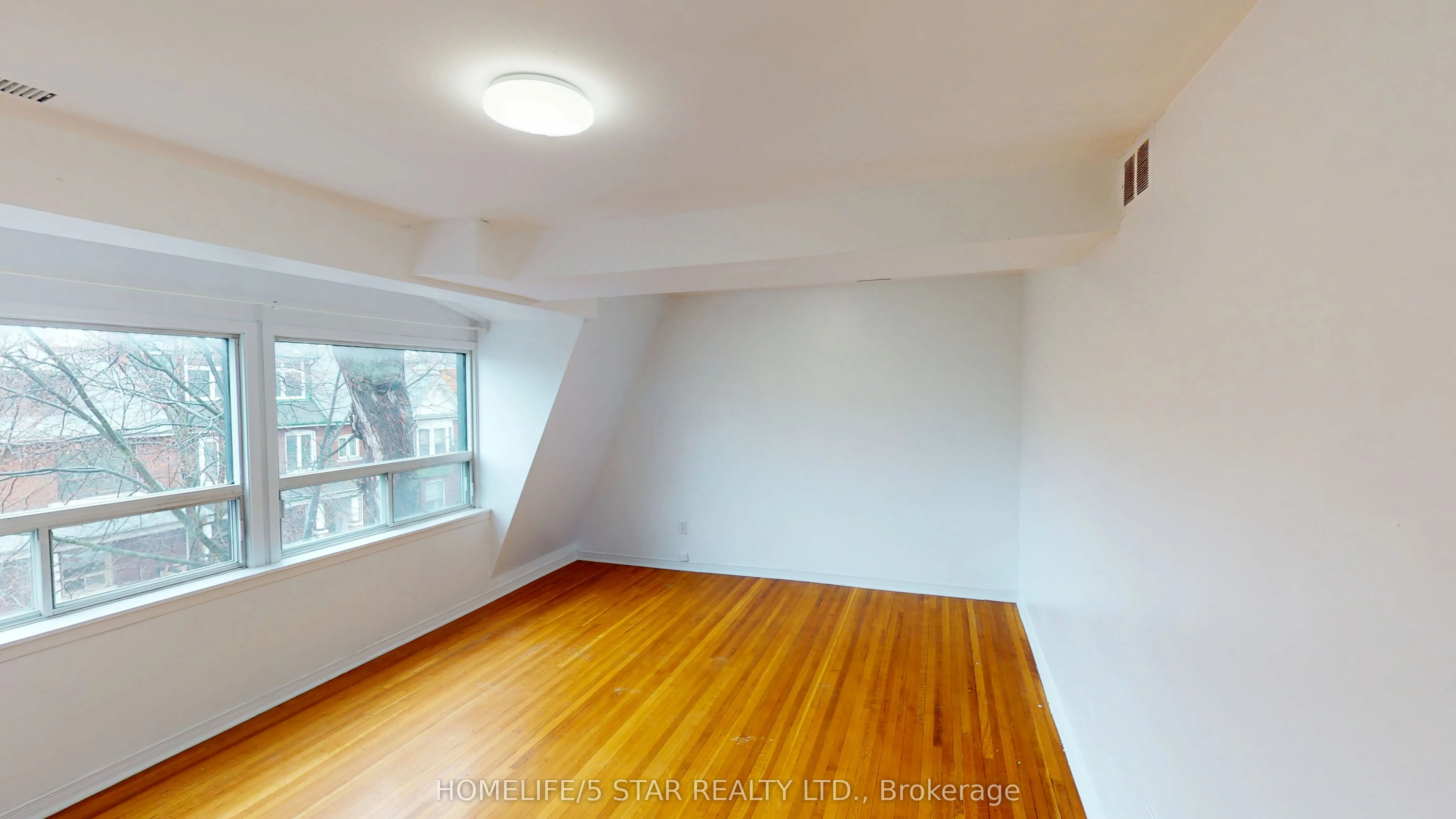 37 Bellwoods Avenue, #A