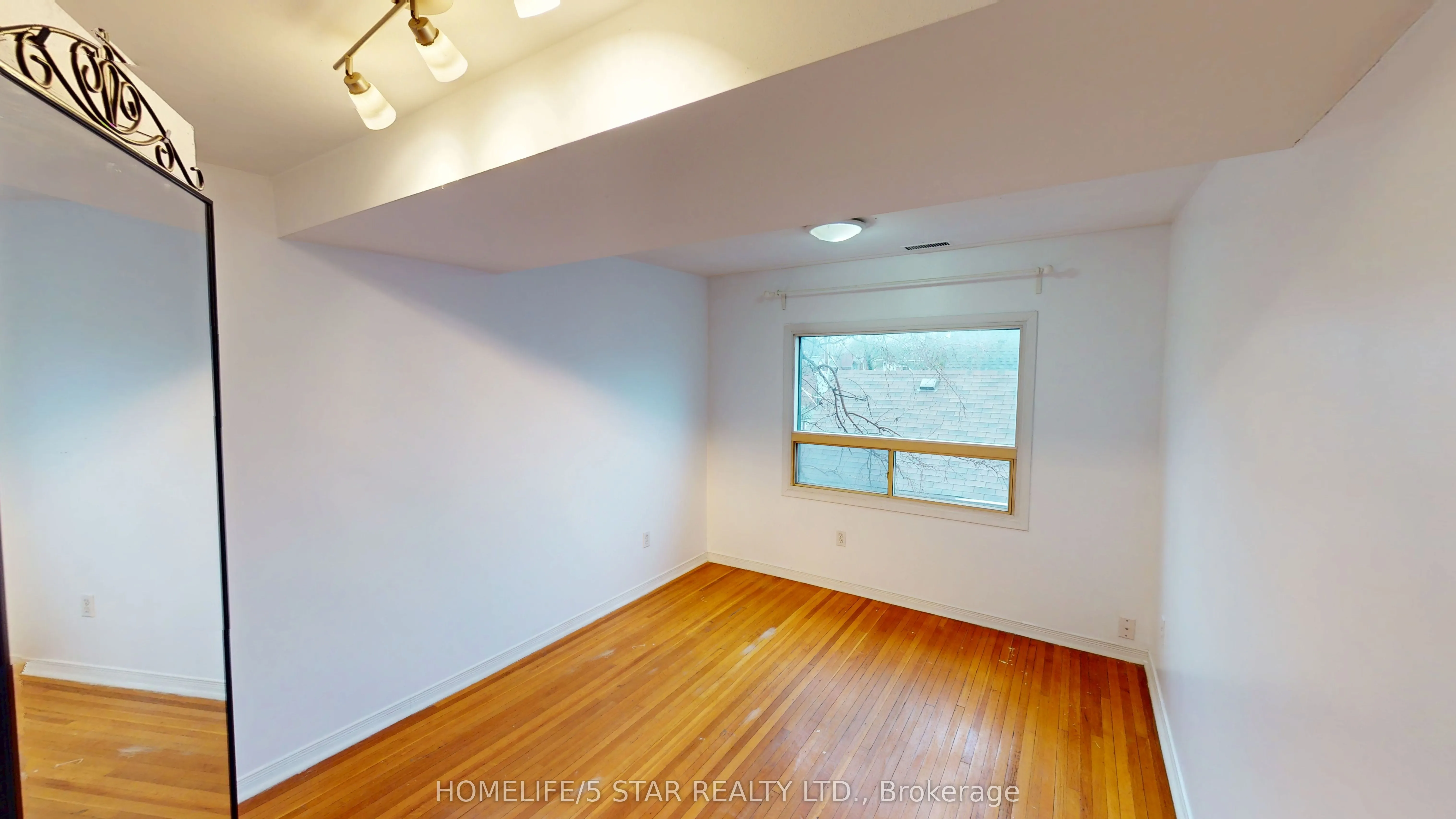 37 Bellwoods Avenue, #A