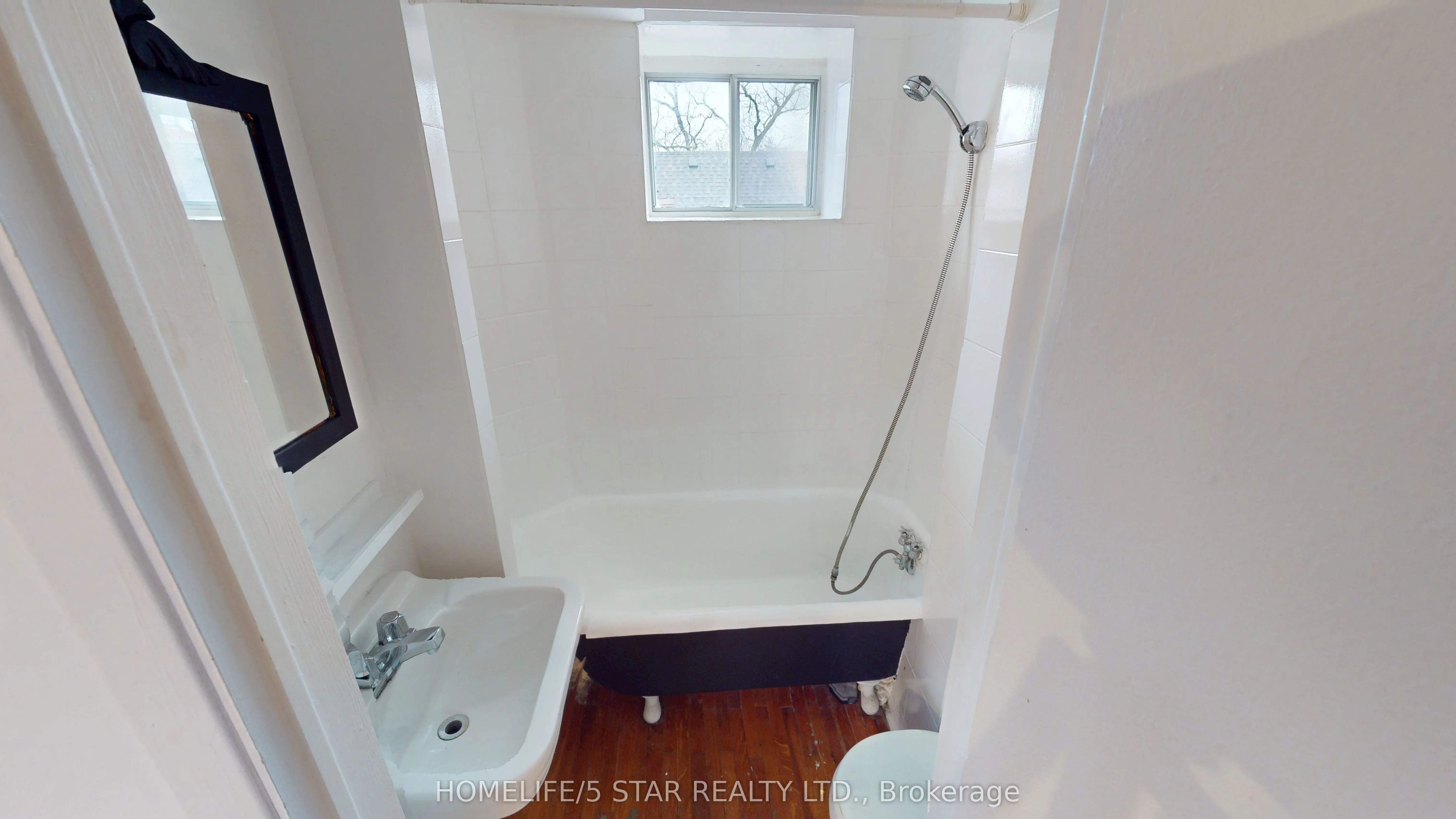 37 Bellwoods Avenue, #A