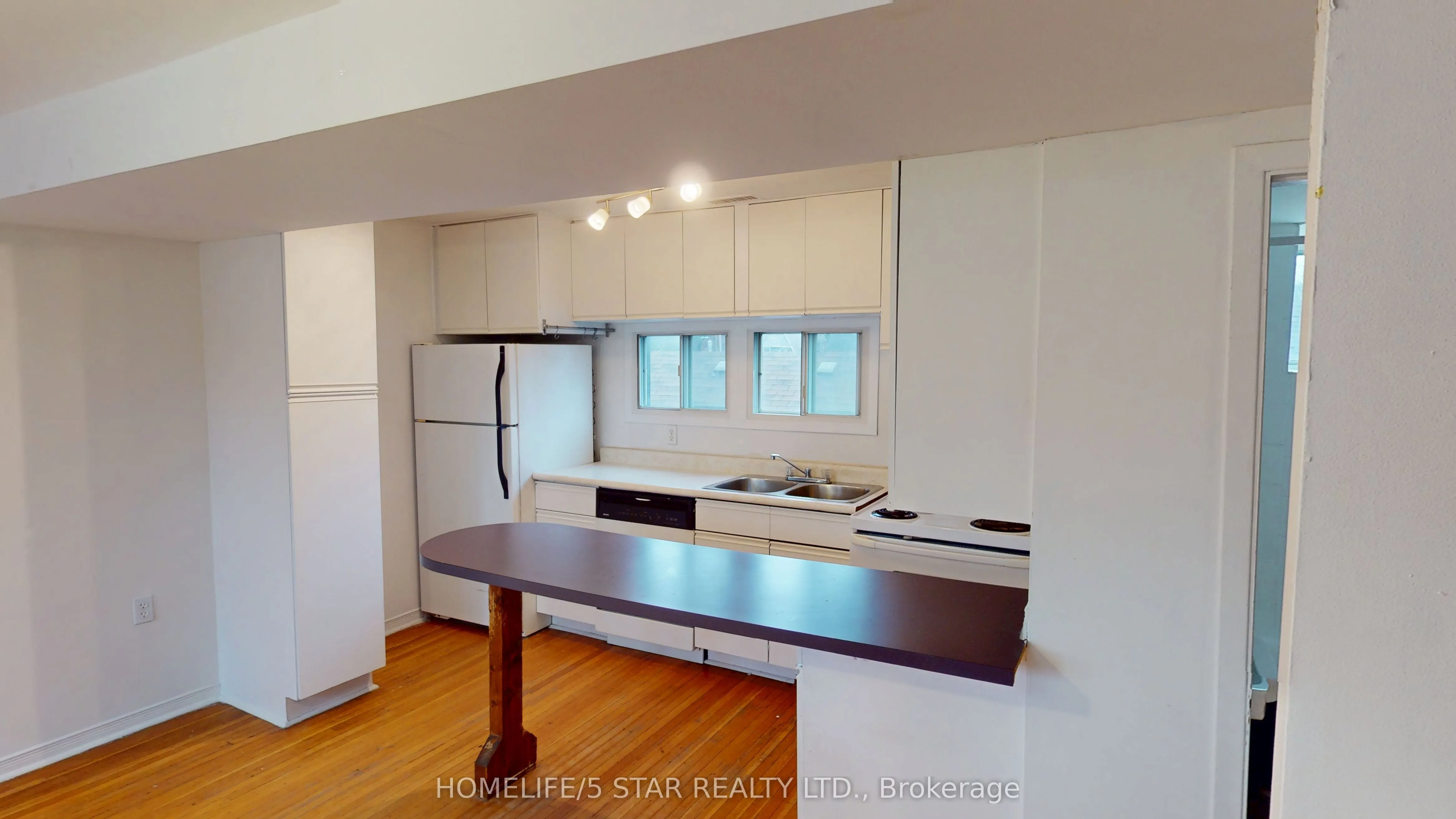 37 Bellwoods Avenue, #A