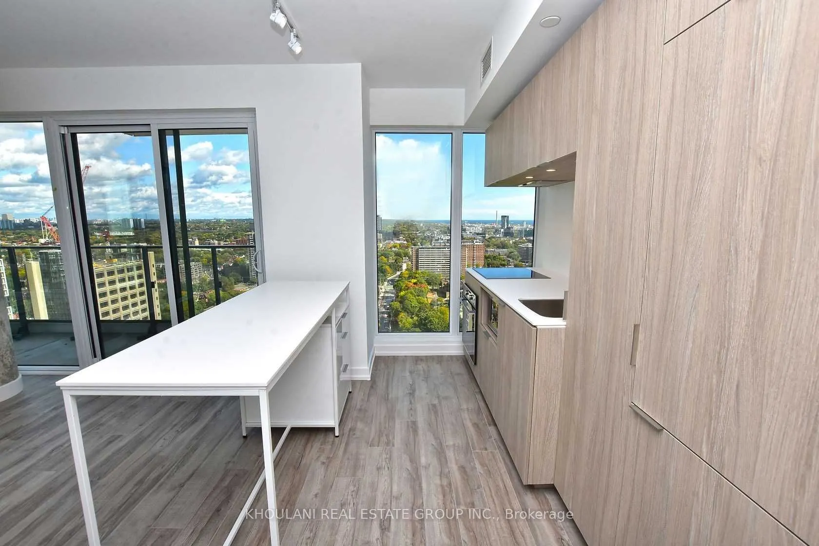 77 Shuter Street, #3110