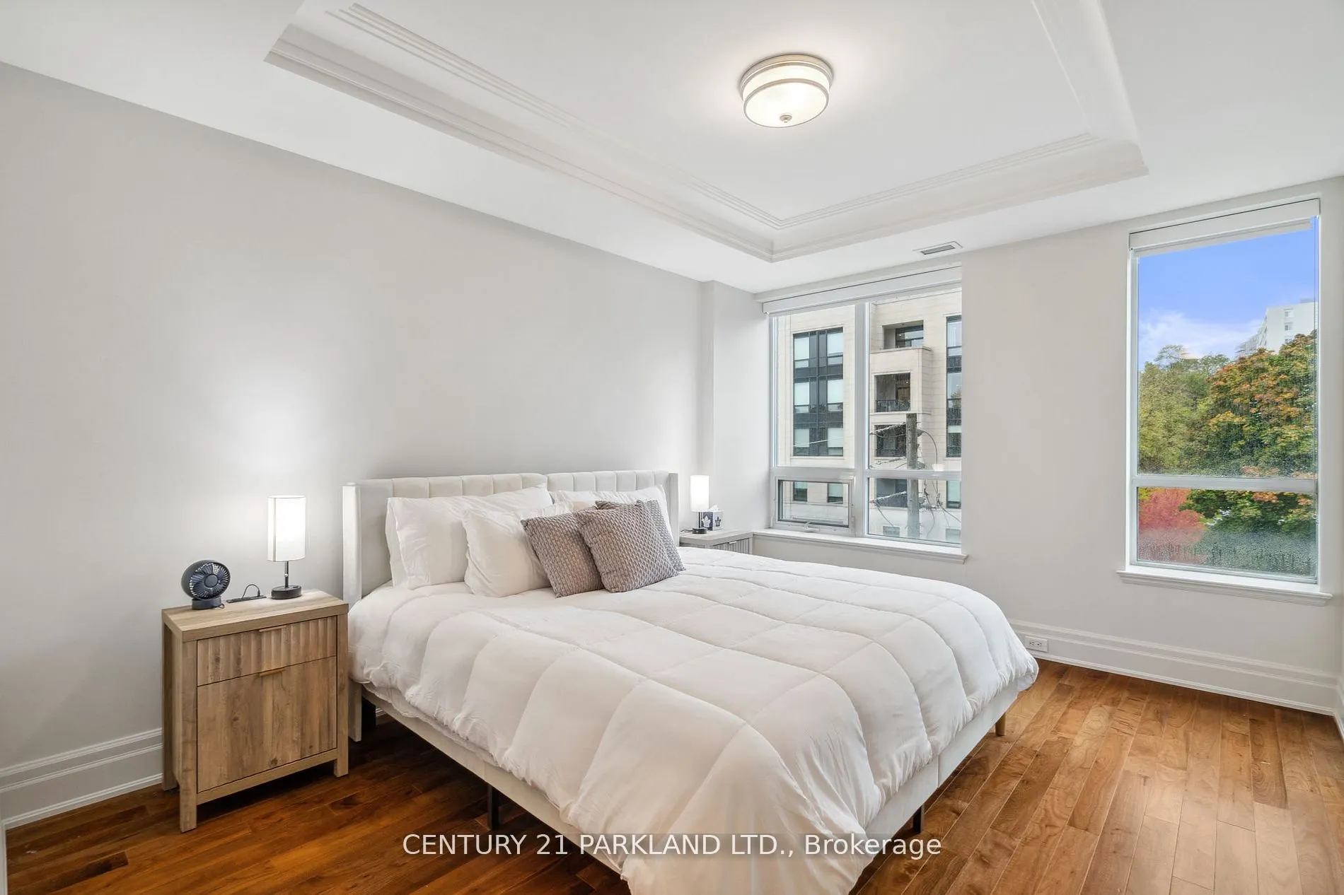155 St Clair Avenue W, #409