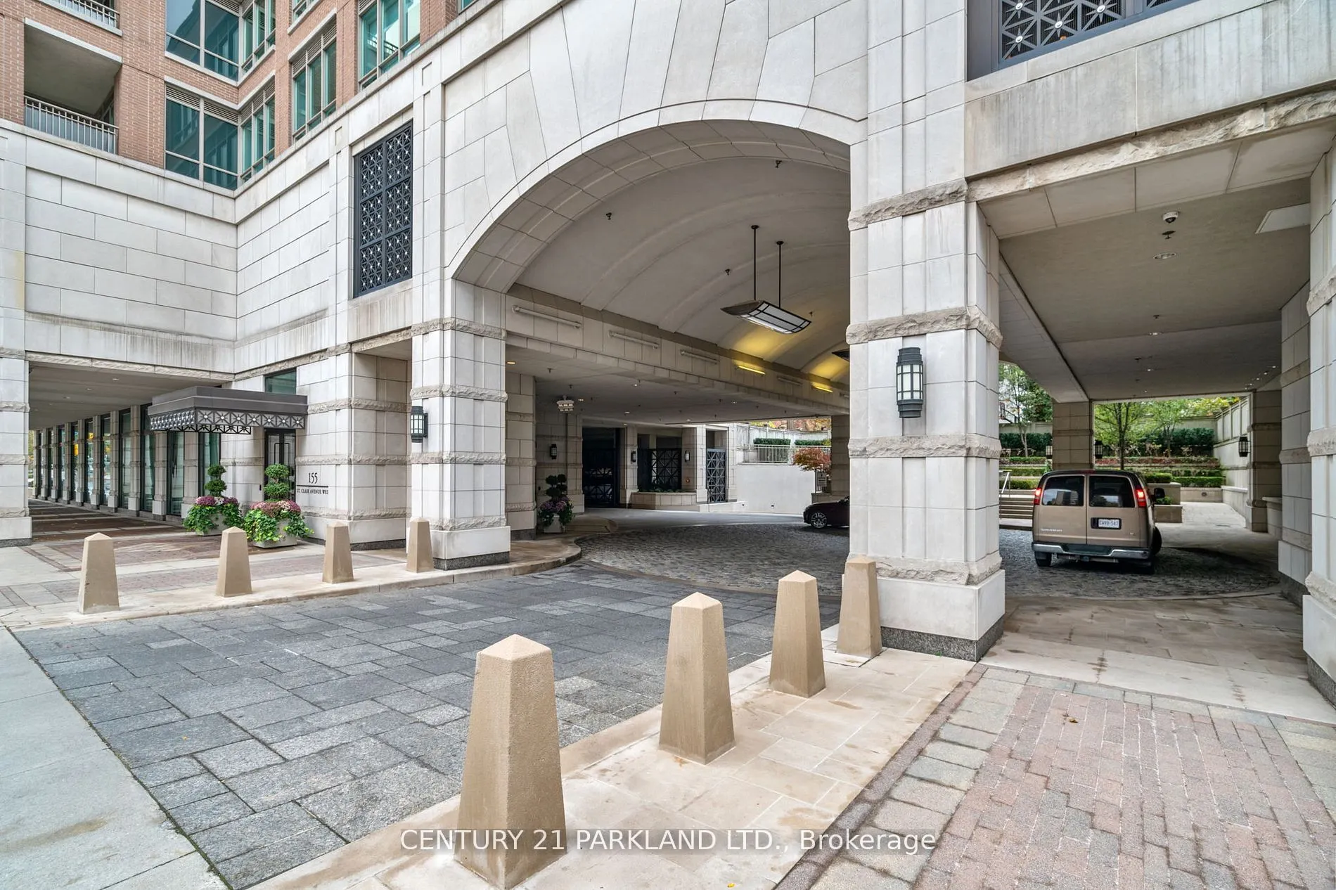 155 St Clair Avenue W, #409