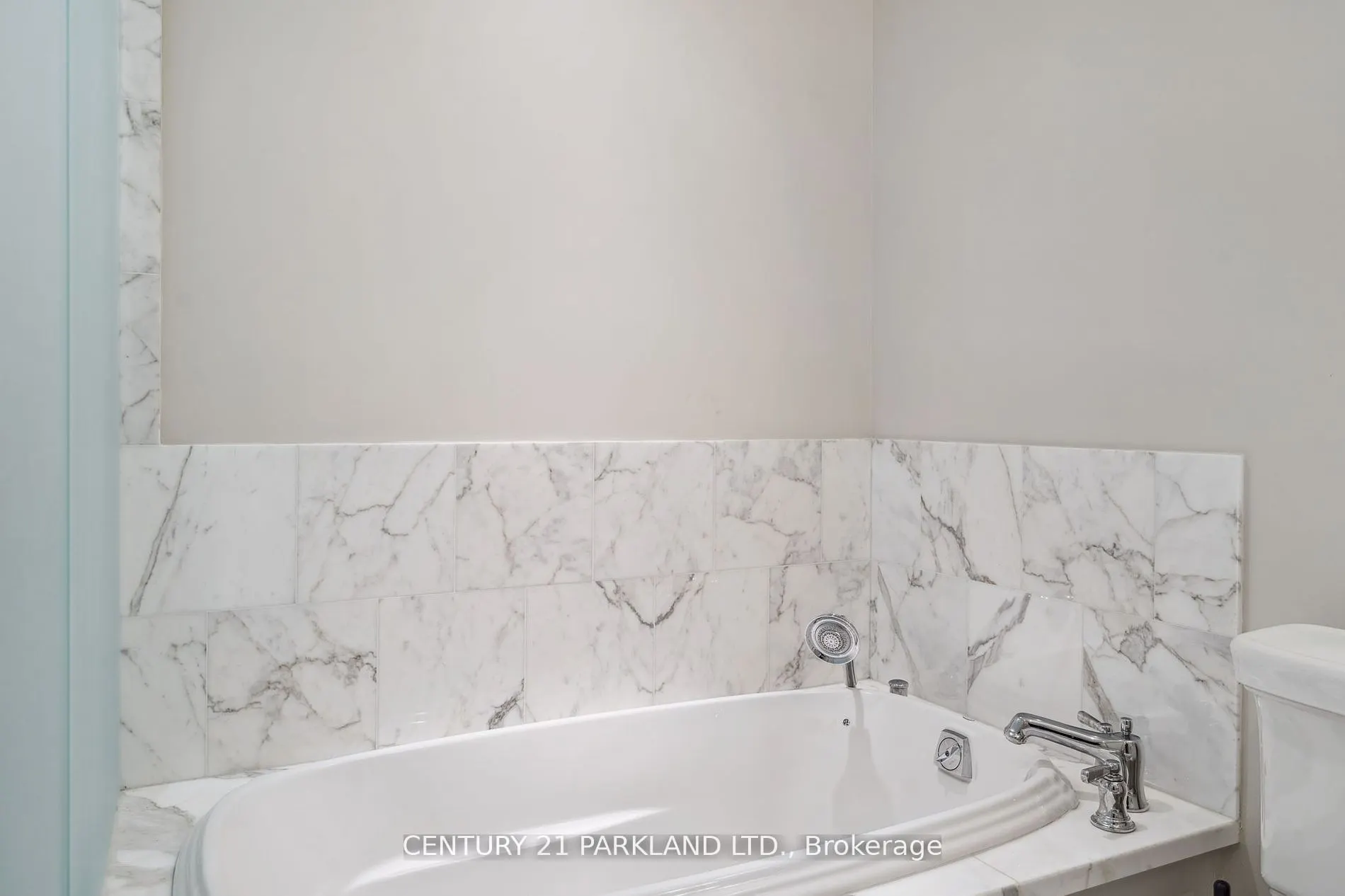 155 St Clair Avenue W, #409