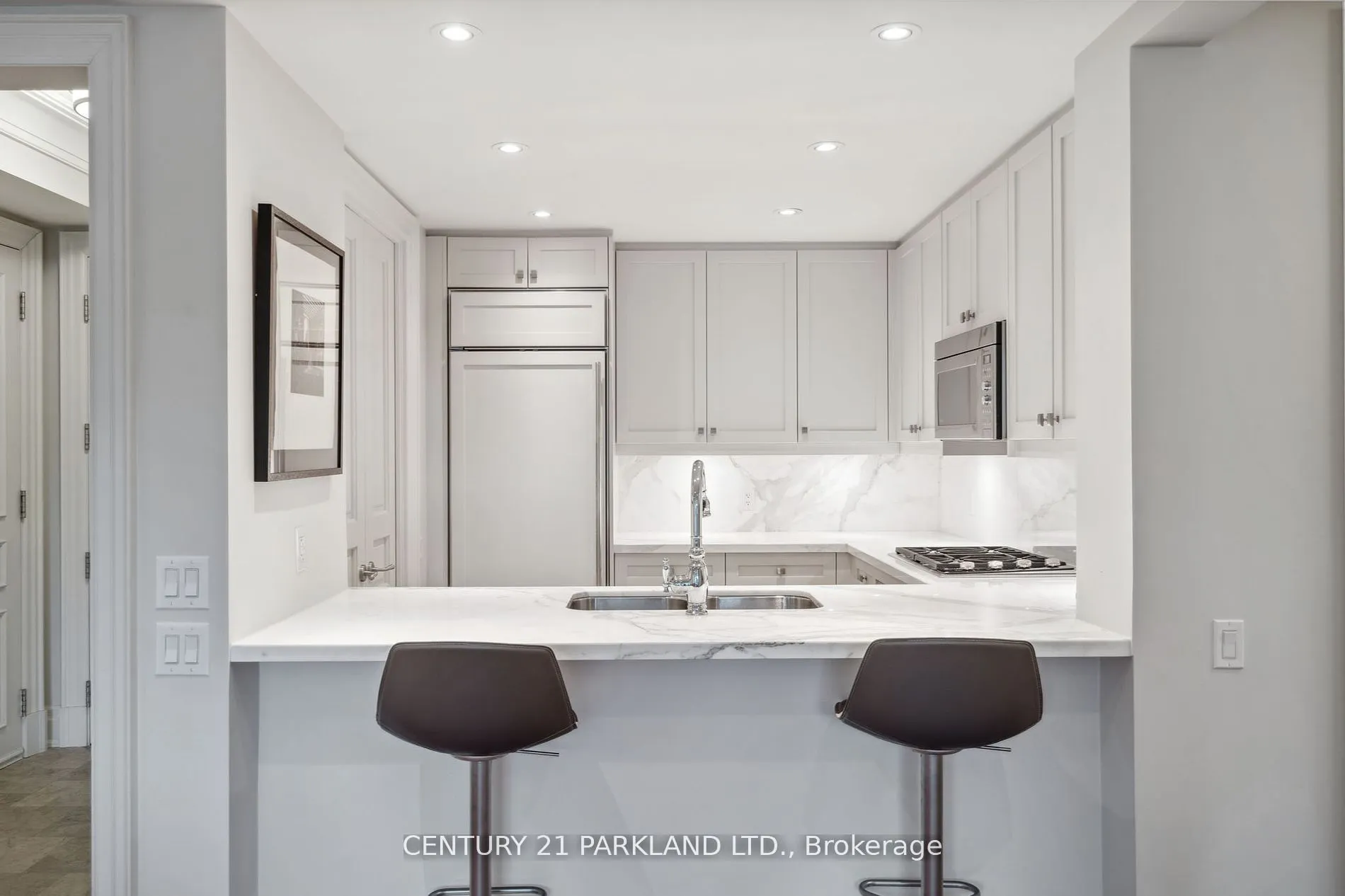 155 St Clair Avenue W, #409