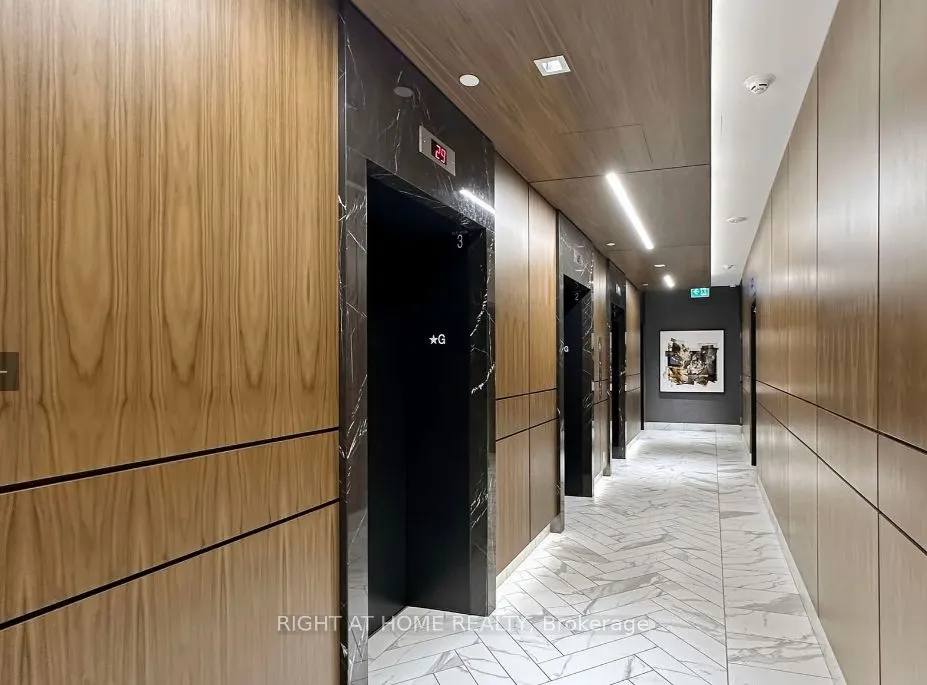 327 King Street W, #1106