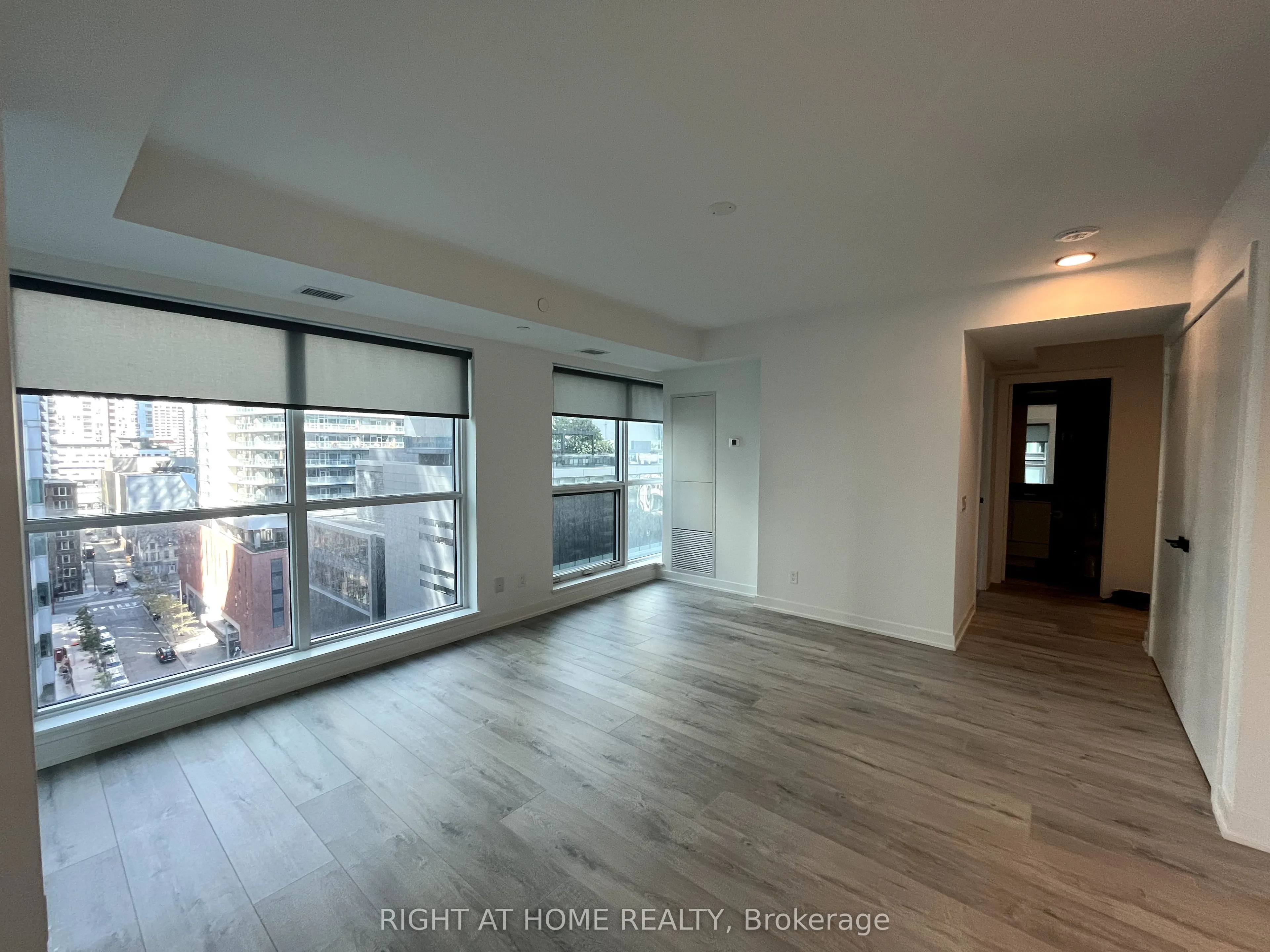 327 King Street W, #1106