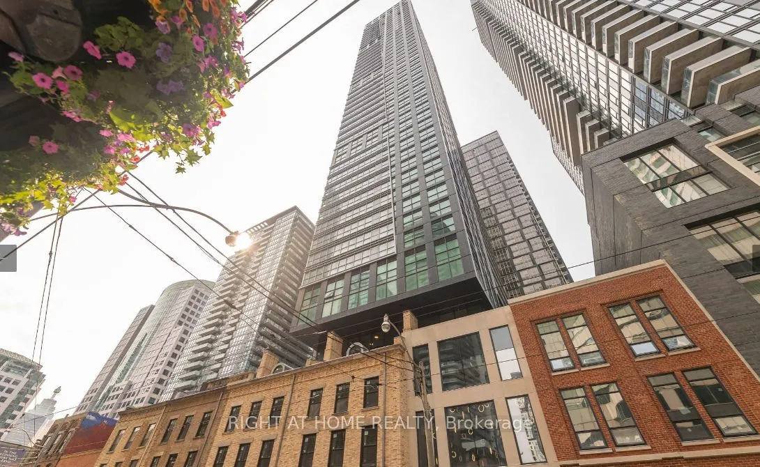 327 King Street W, #1106