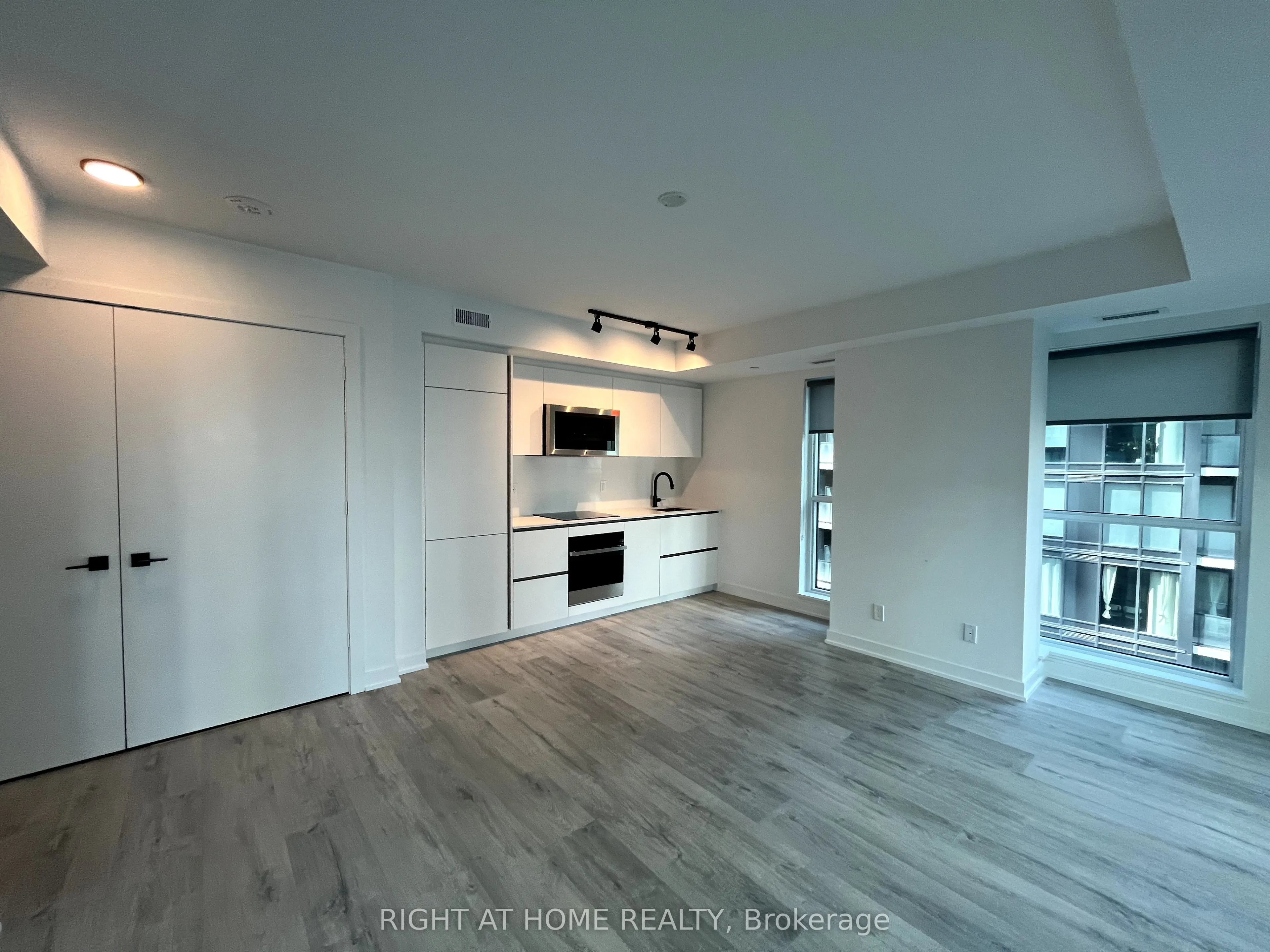 327 King Street W, #1106