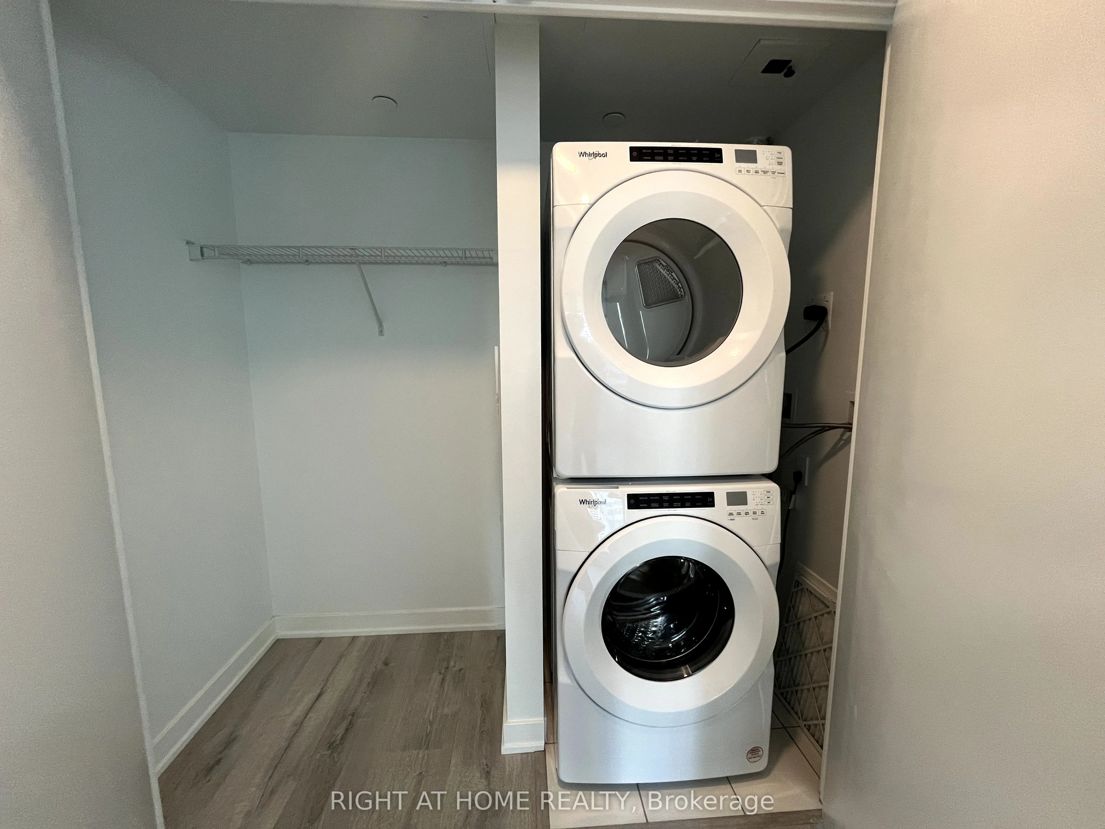 327 King Street W, #1106