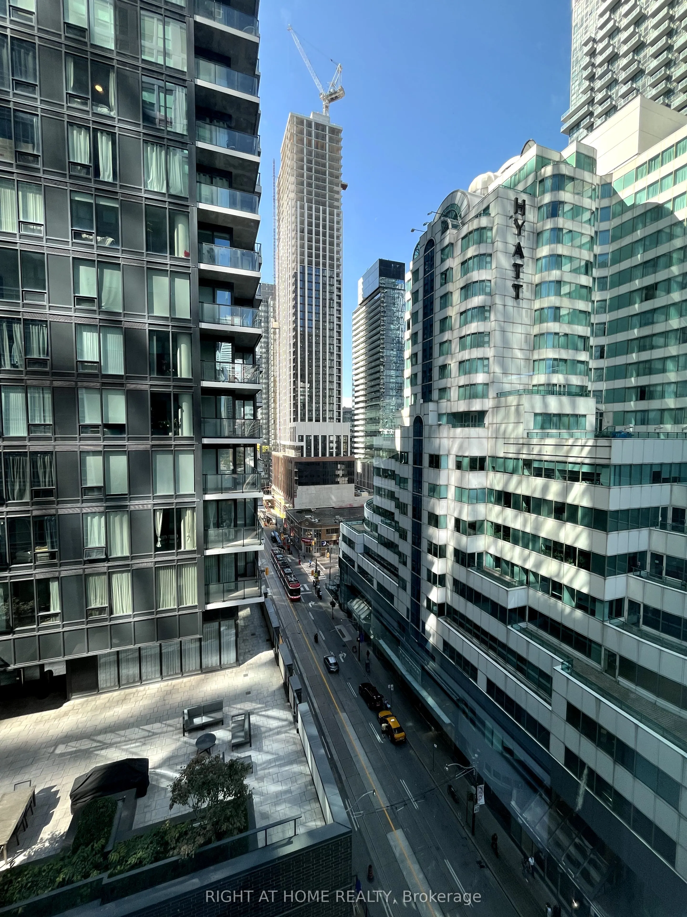 327 King Street W, #1106