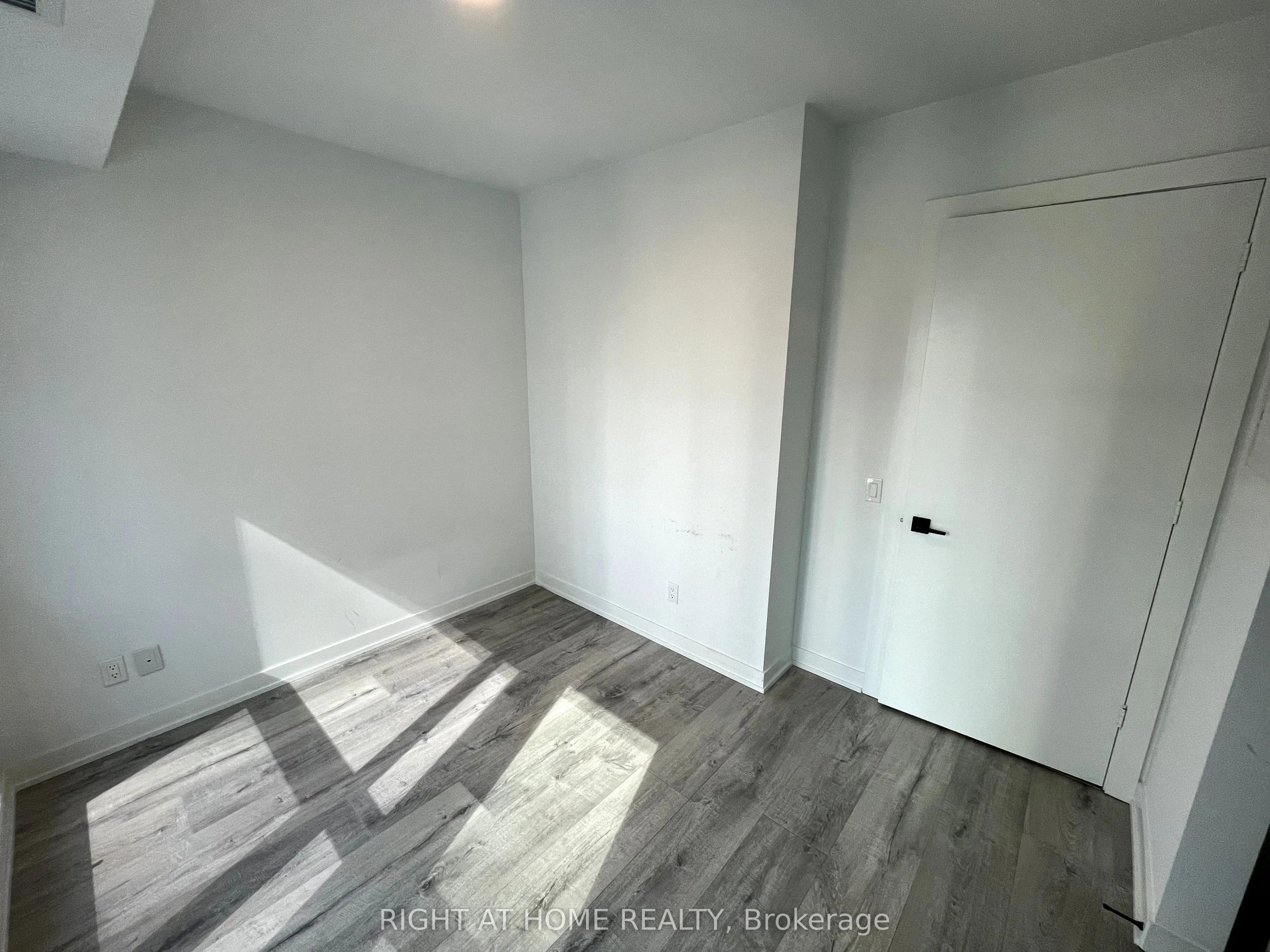 327 King Street W, #1106
