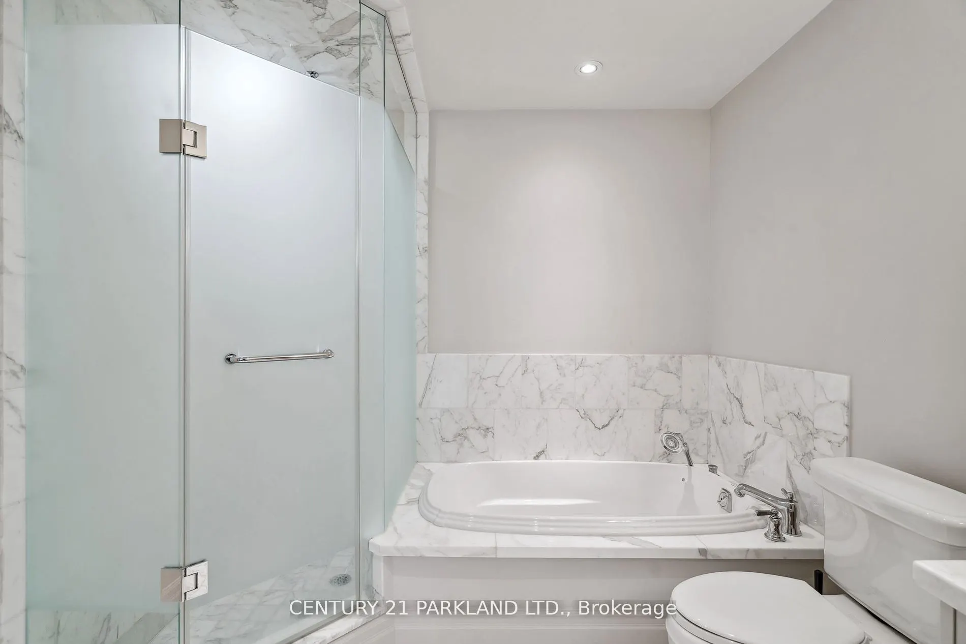155 St Clair Avenue W, #409