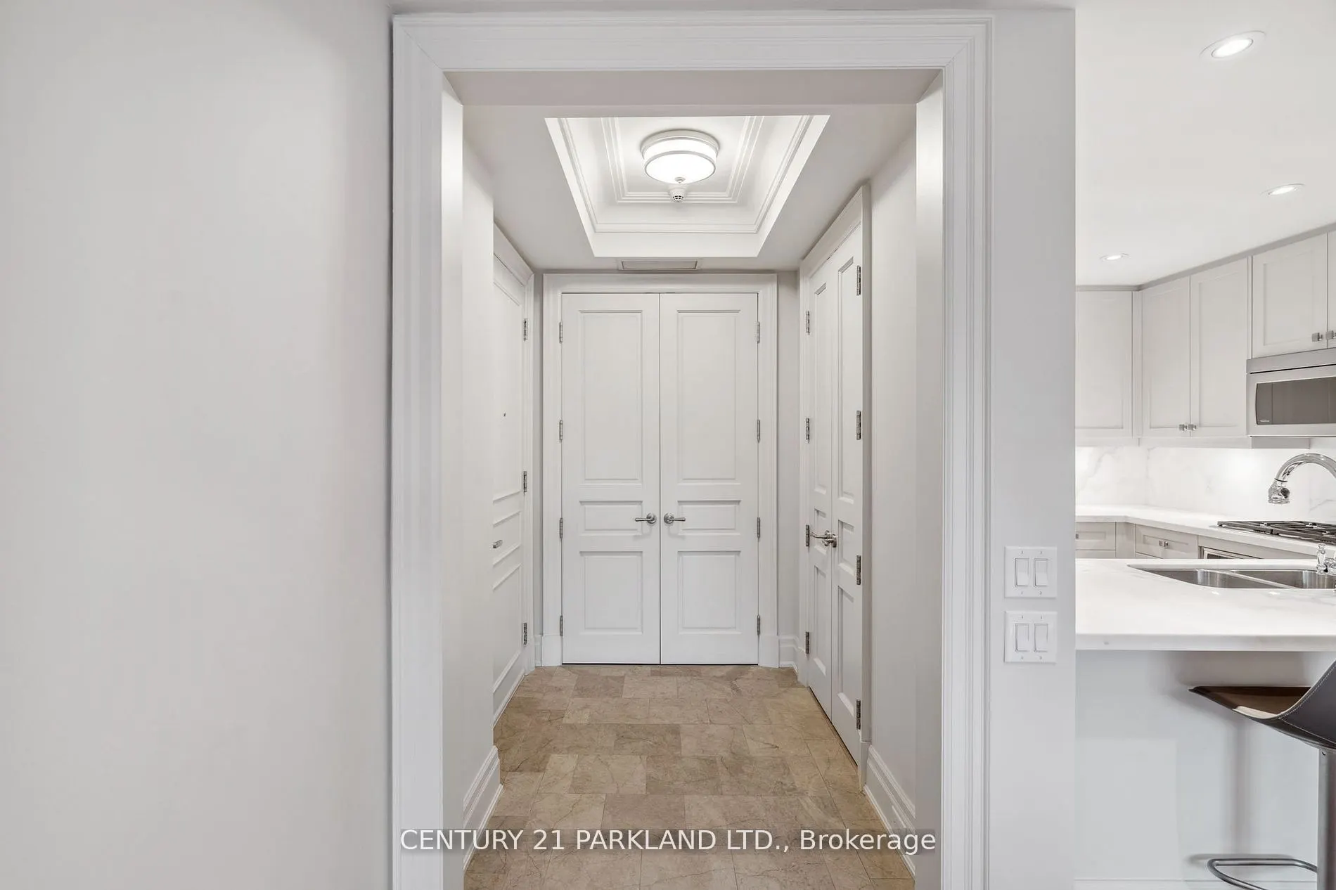 155 St Clair Avenue W, #409