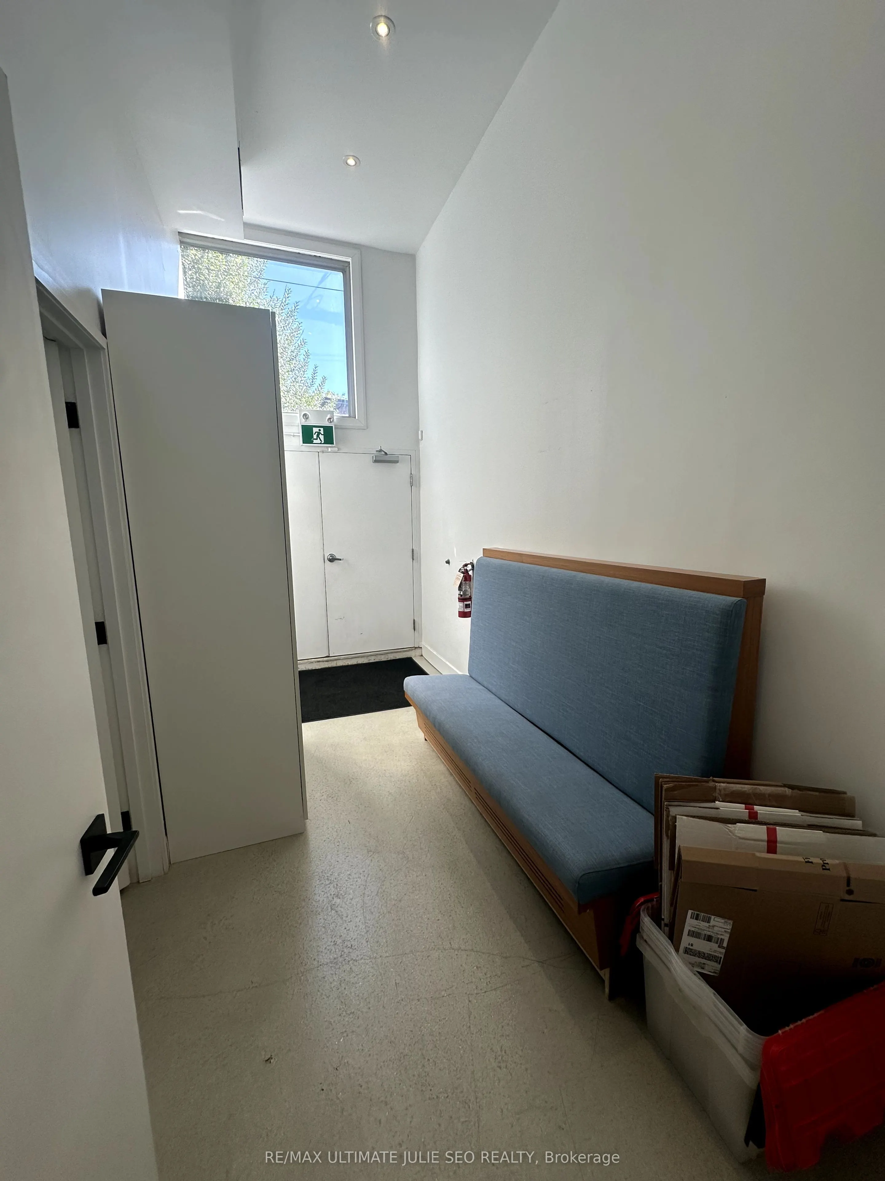 819 Queen Street W