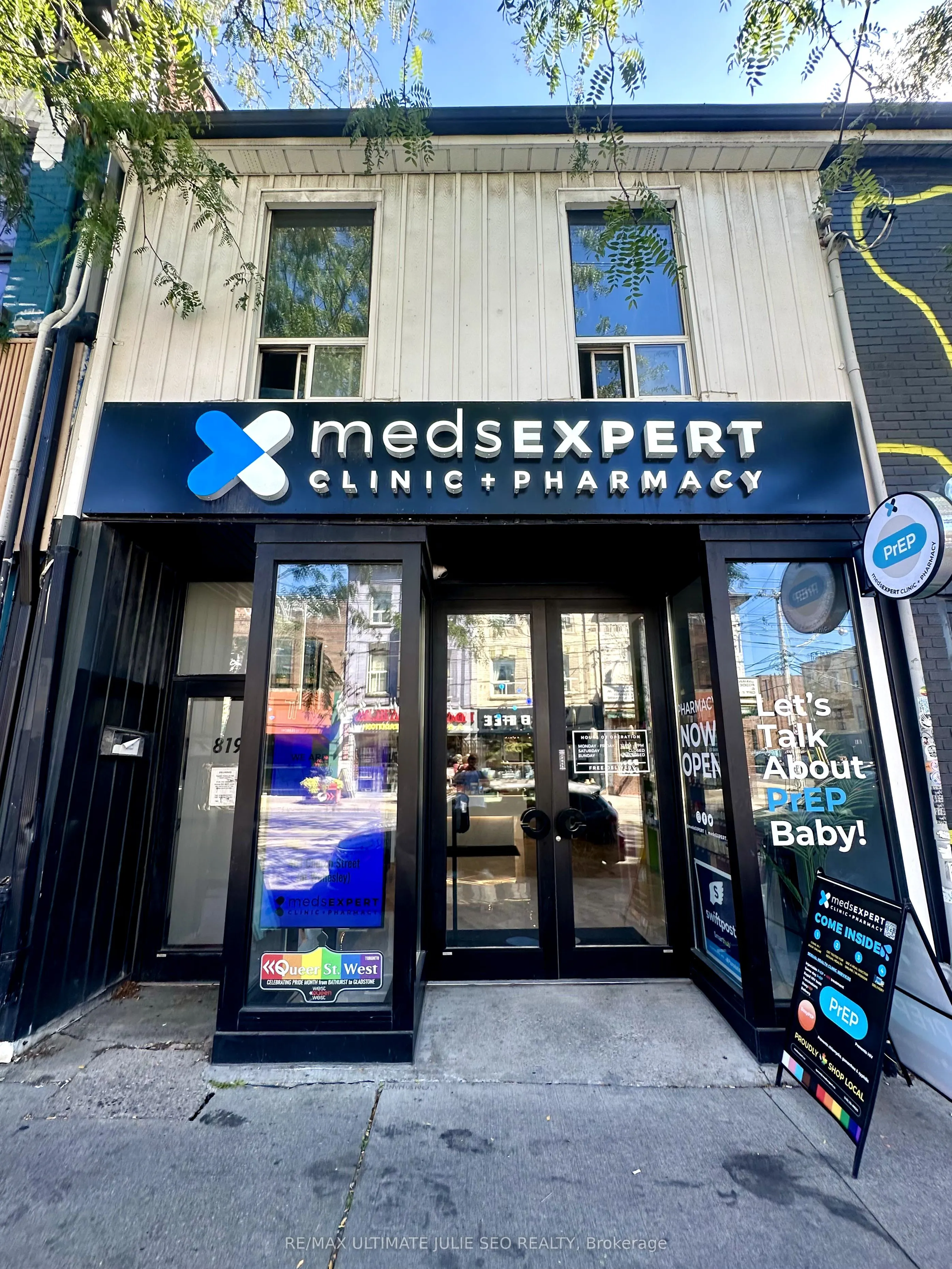 819 Queen Street W