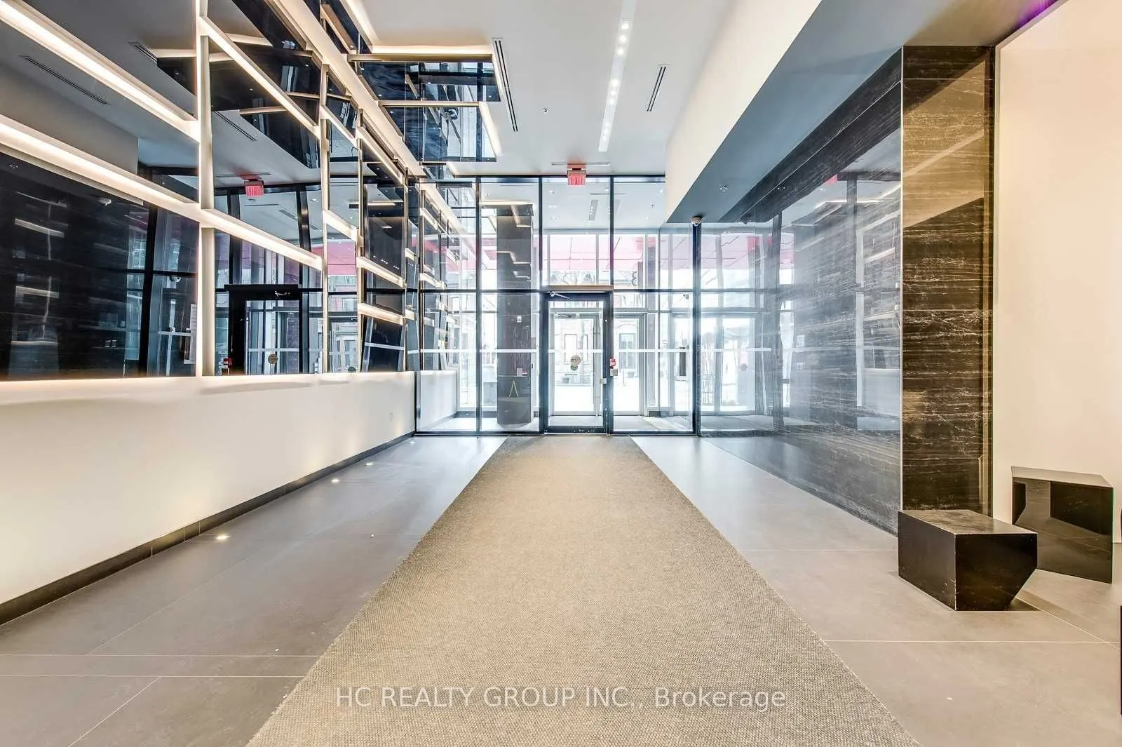 318 Richmond Street W, #703