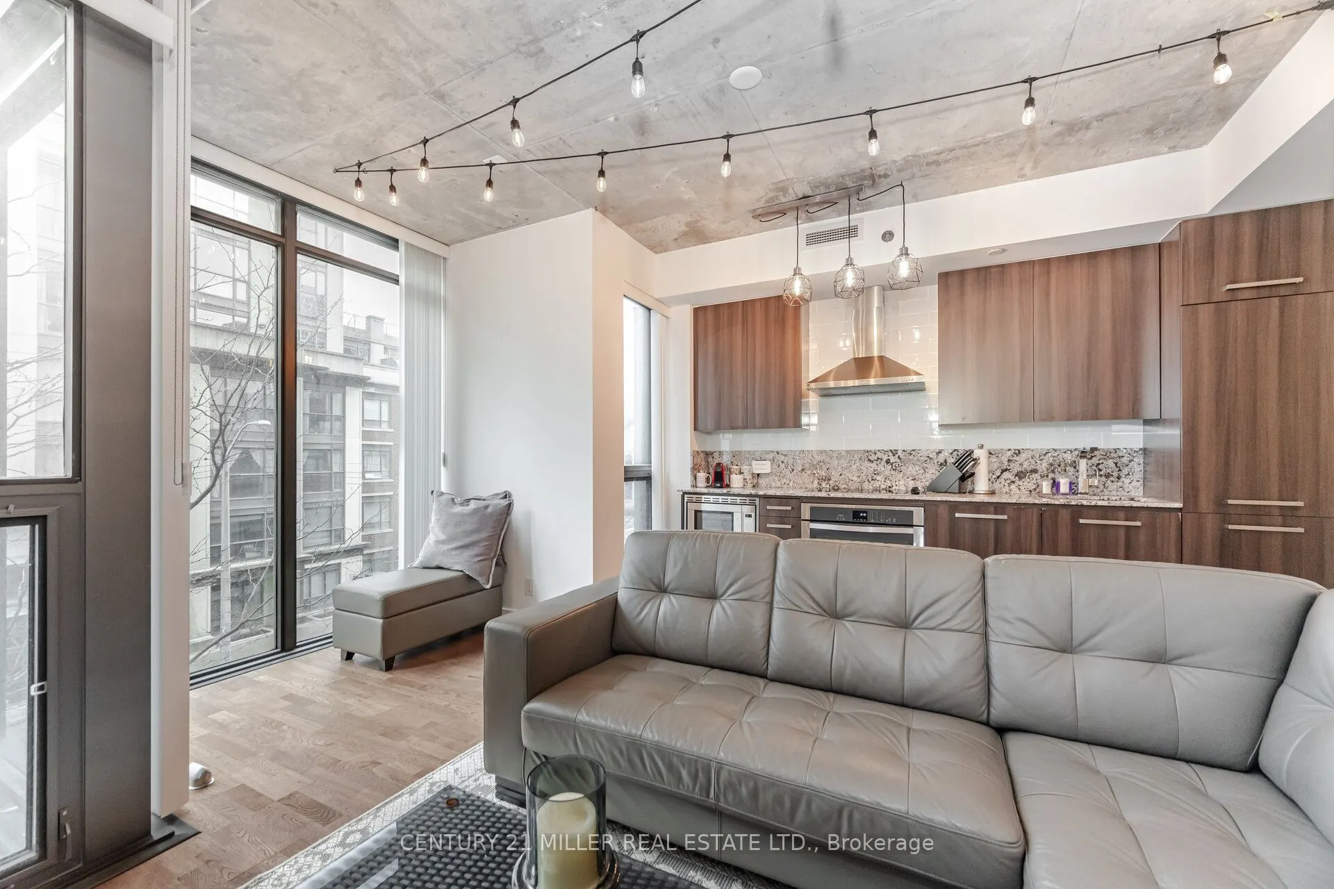 15 Beverley Street, #301
