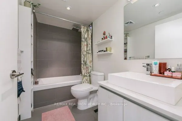 111 Bathurst Street, #1605