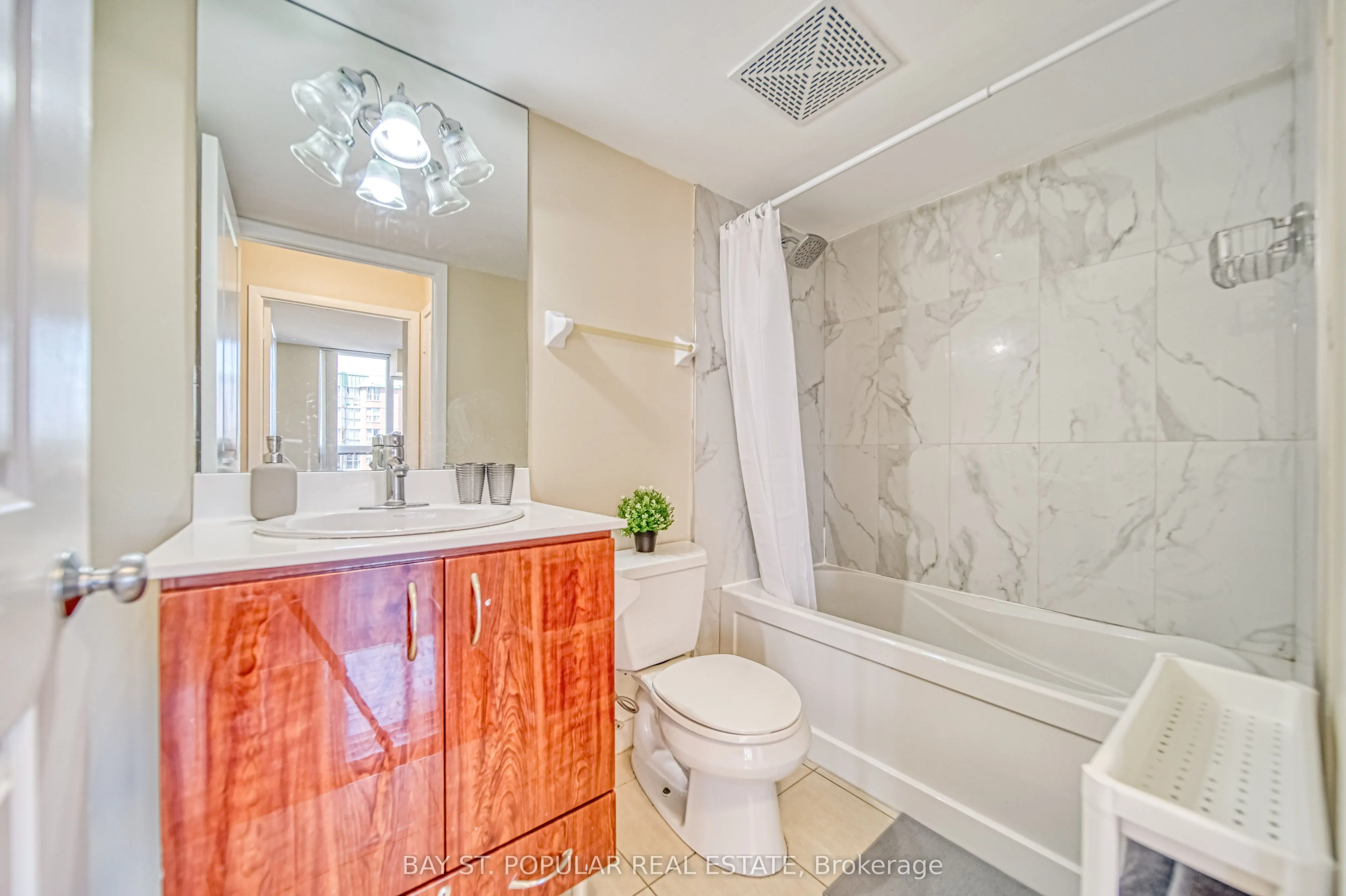 5793 Yonge Street, #605