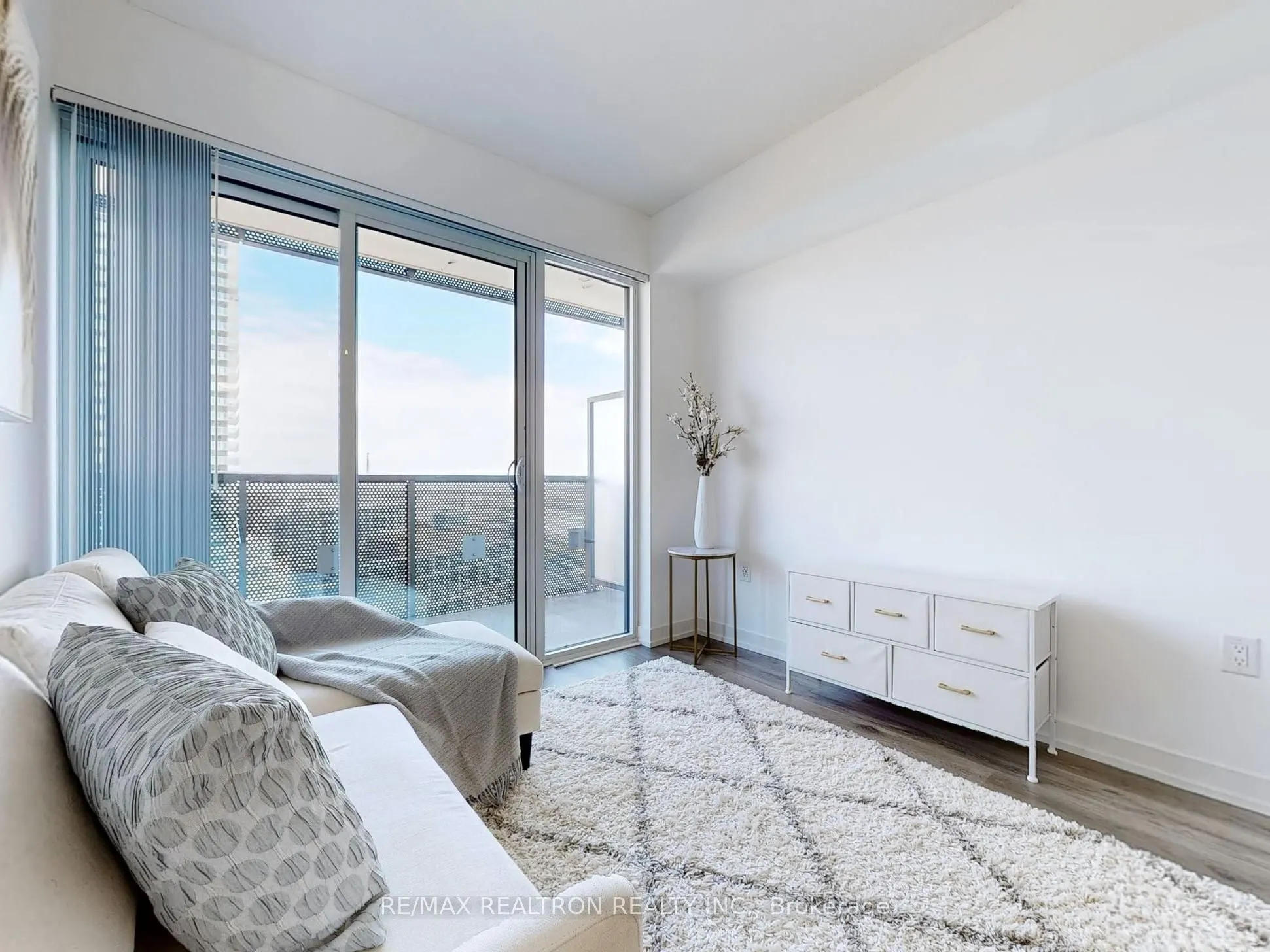 138 Downes Street, #2906
