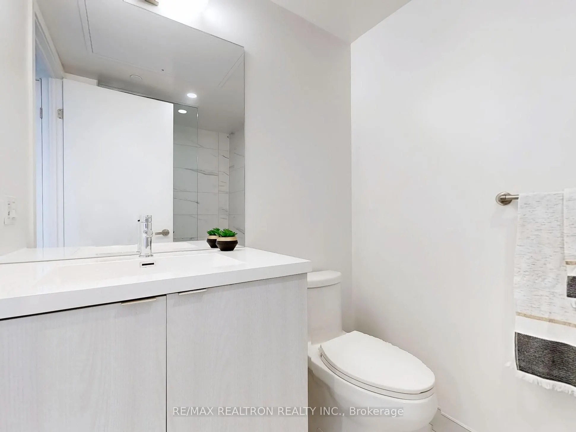 138 Downes Street, #2906