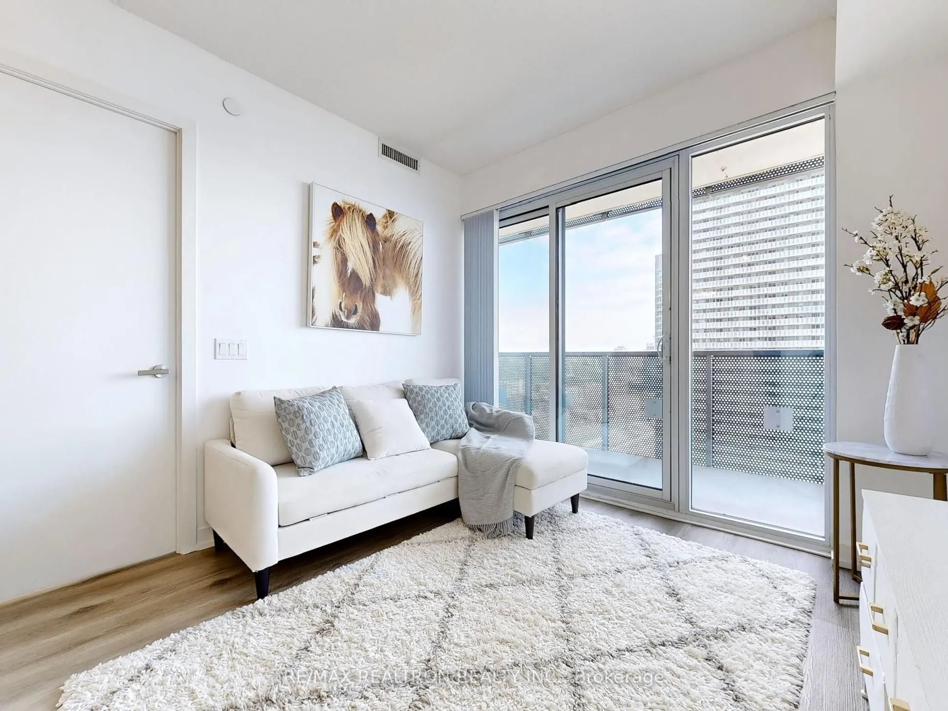138 Downes Street, #2906