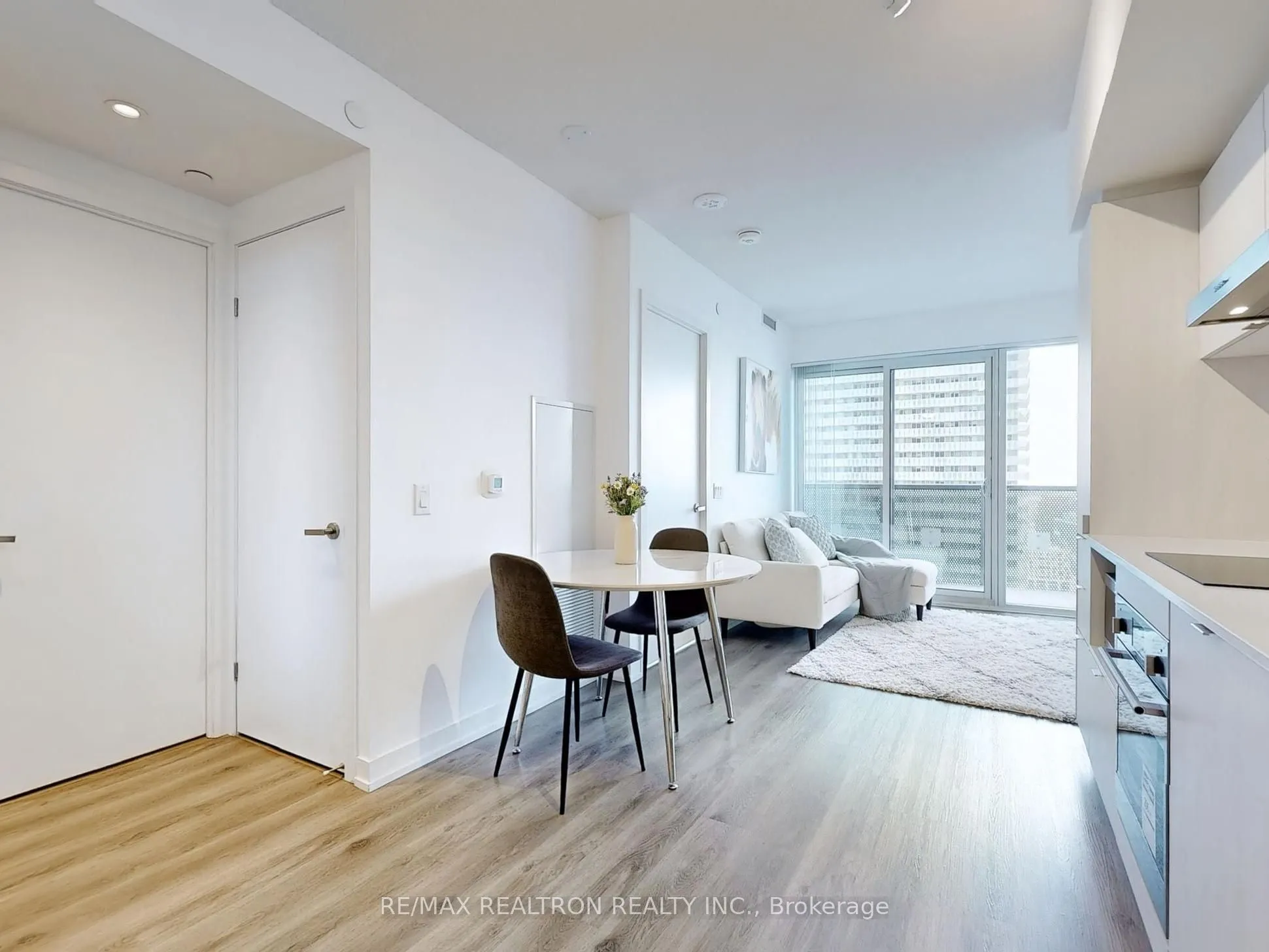 138 Downes Street, #2906