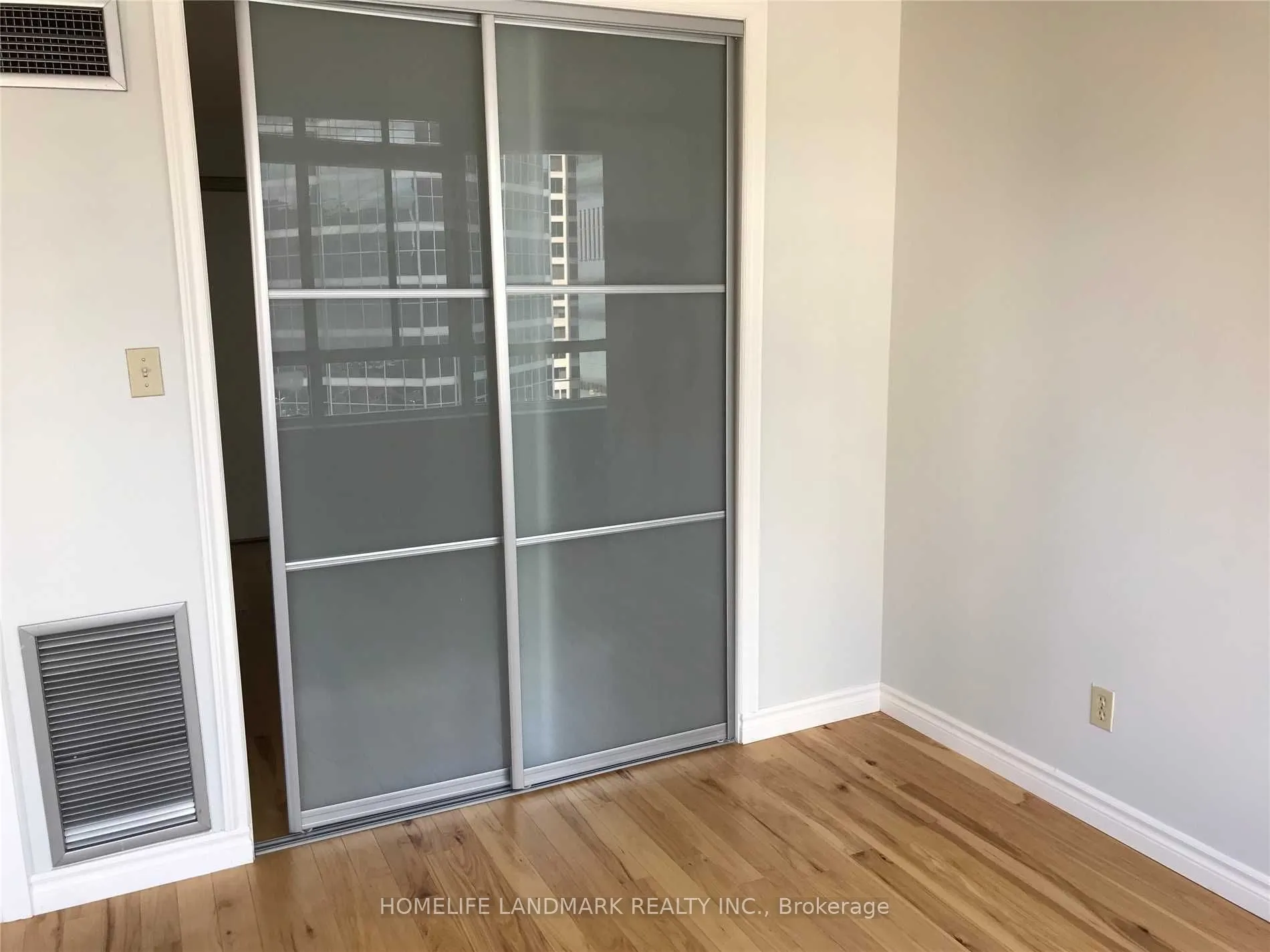 633 Bay Street, #1122