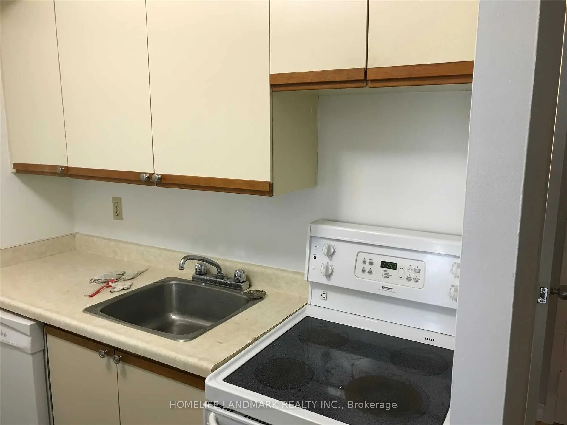 633 Bay Street, #1122